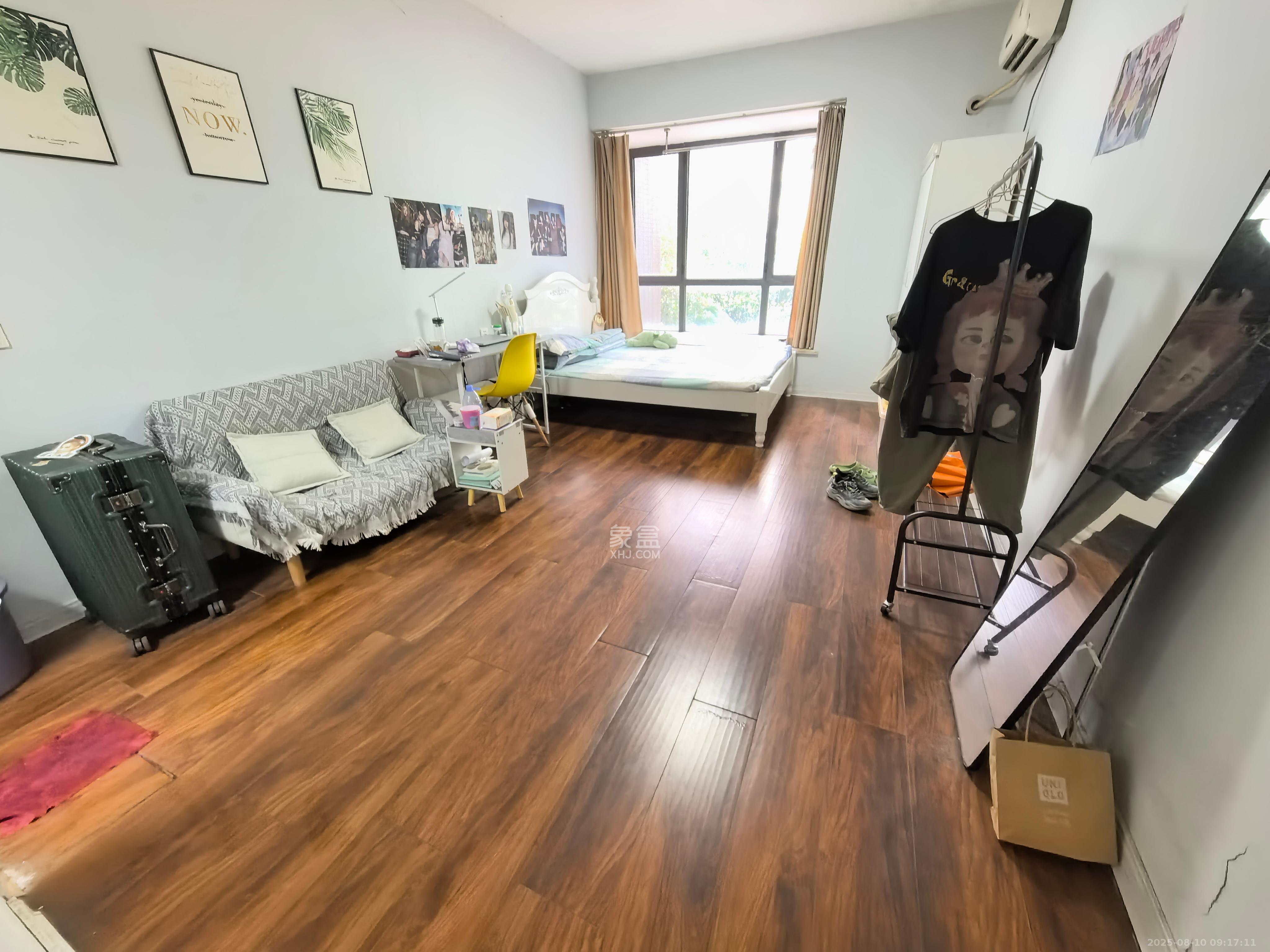 三万英尺  1室2厅2卫    1150.0元/月 三万英尺  1室2厅2卫    1150.0元/月室内图1