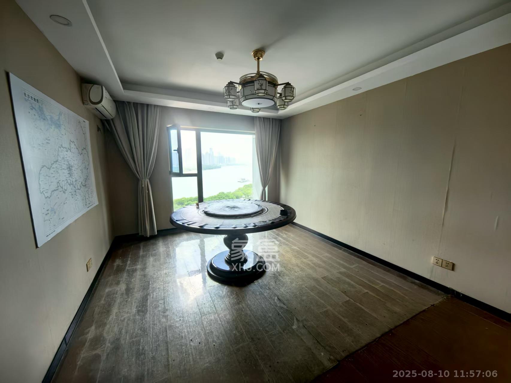 潮宗御苑  4室2厅2卫    5800.0元/月 潮宗御苑  4室2厅2卫    5800.0元/月室内图