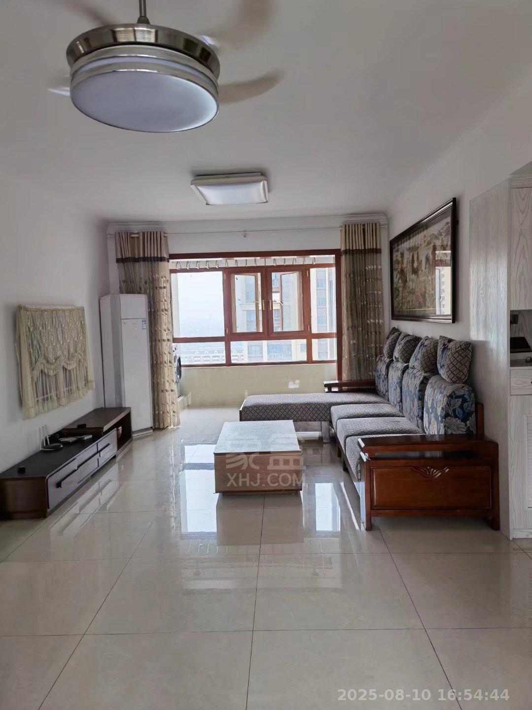 春藤小镇 3室2厅2卫 2000.0元/月 春藤小镇 3室2厅2卫 2000.0元/月户型图