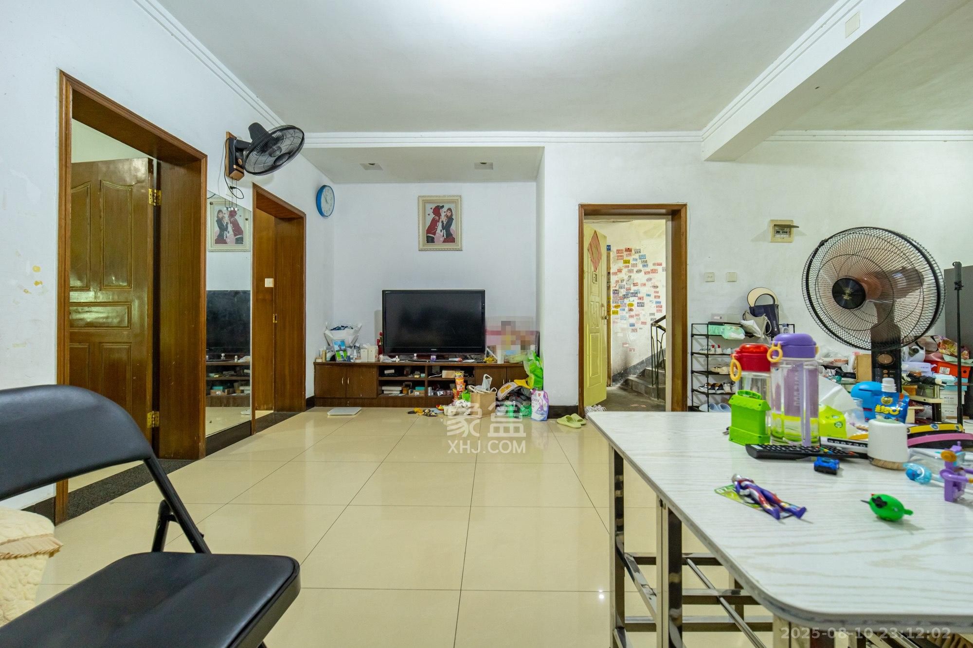 中南汽车世界  2室2厅1卫    26.8万客厅