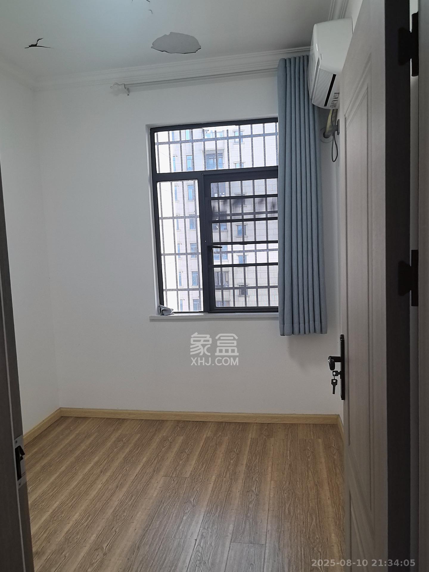 金鹰玖珑山 4室2厅2卫 2900.0元/月 金鹰玖珑山 4室2厅2卫 2900.0元/月室内图