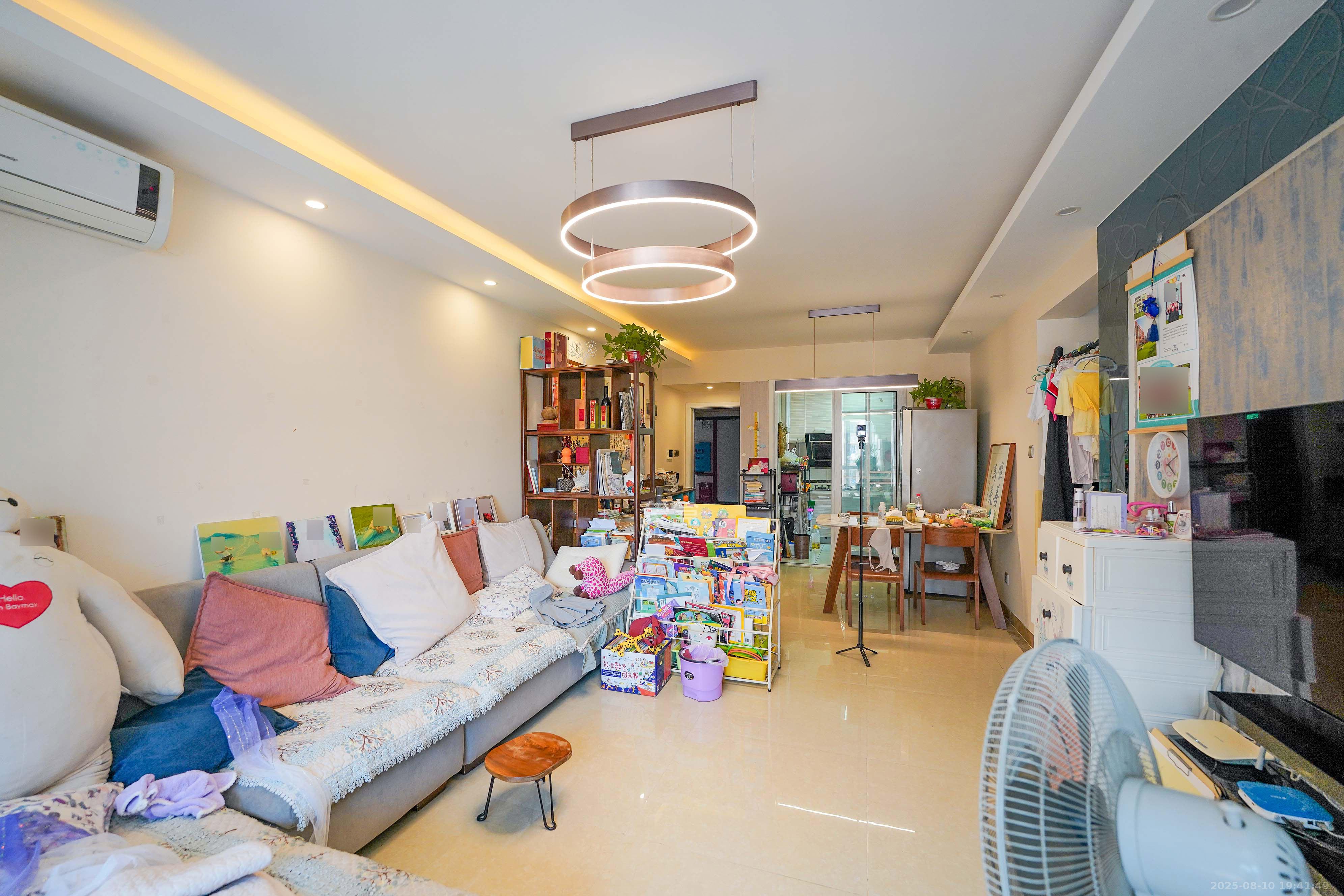 丽发新城  2室1厅1卫   58.00万客厅