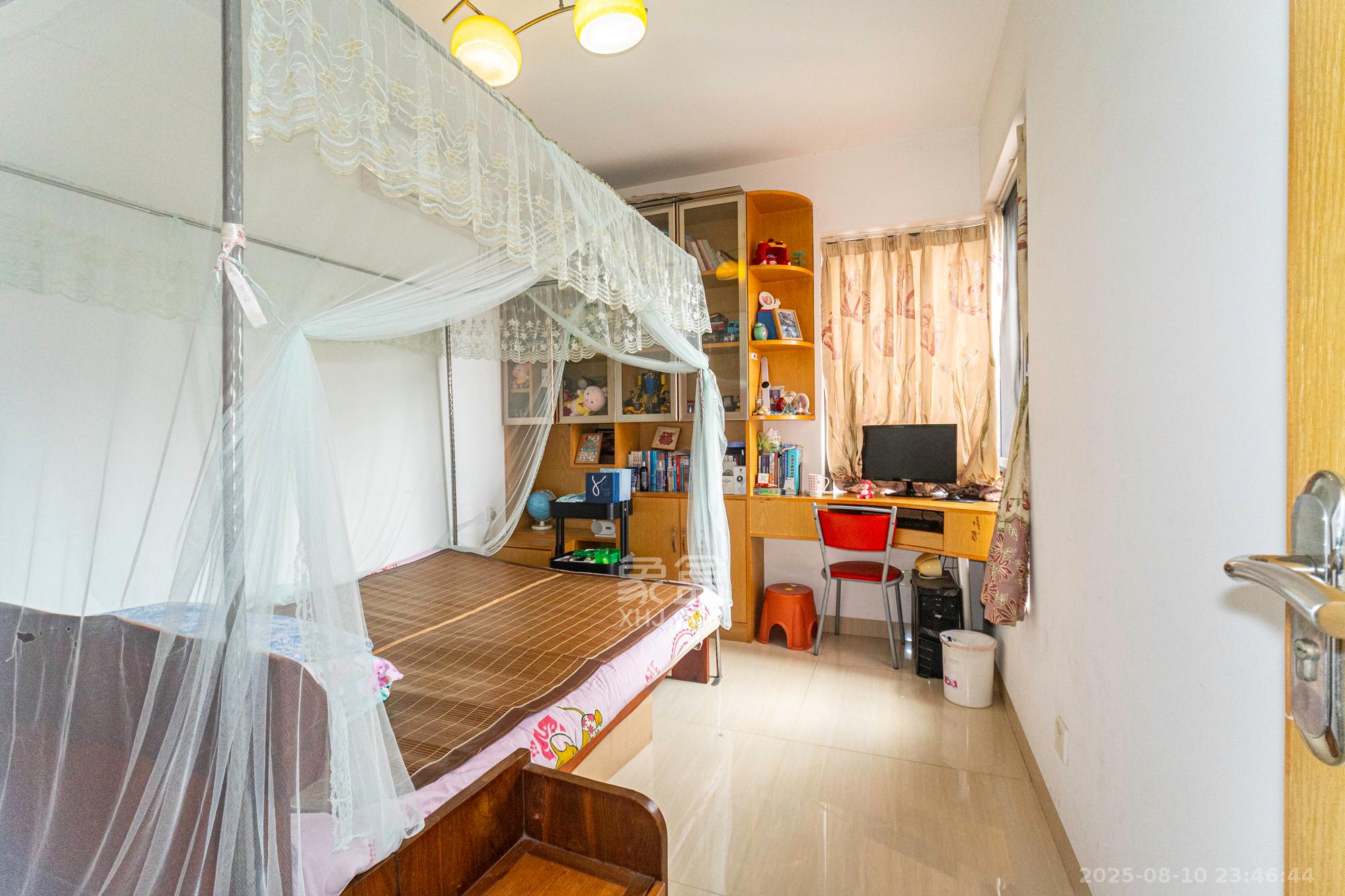 华润凤凰城二期 3室2厅1卫 69.8万 华润凤凰城二期 3室2厅1卫 69.8万卧室