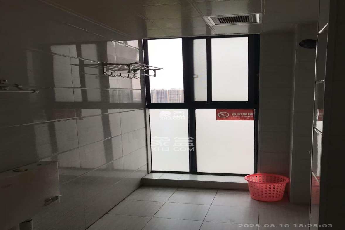 财富港湾(绿领大厦)  2室1厅1卫    2200.0元/月 财富港湾(绿领大厦)  2室1厅1卫    2200.0元/月室内图