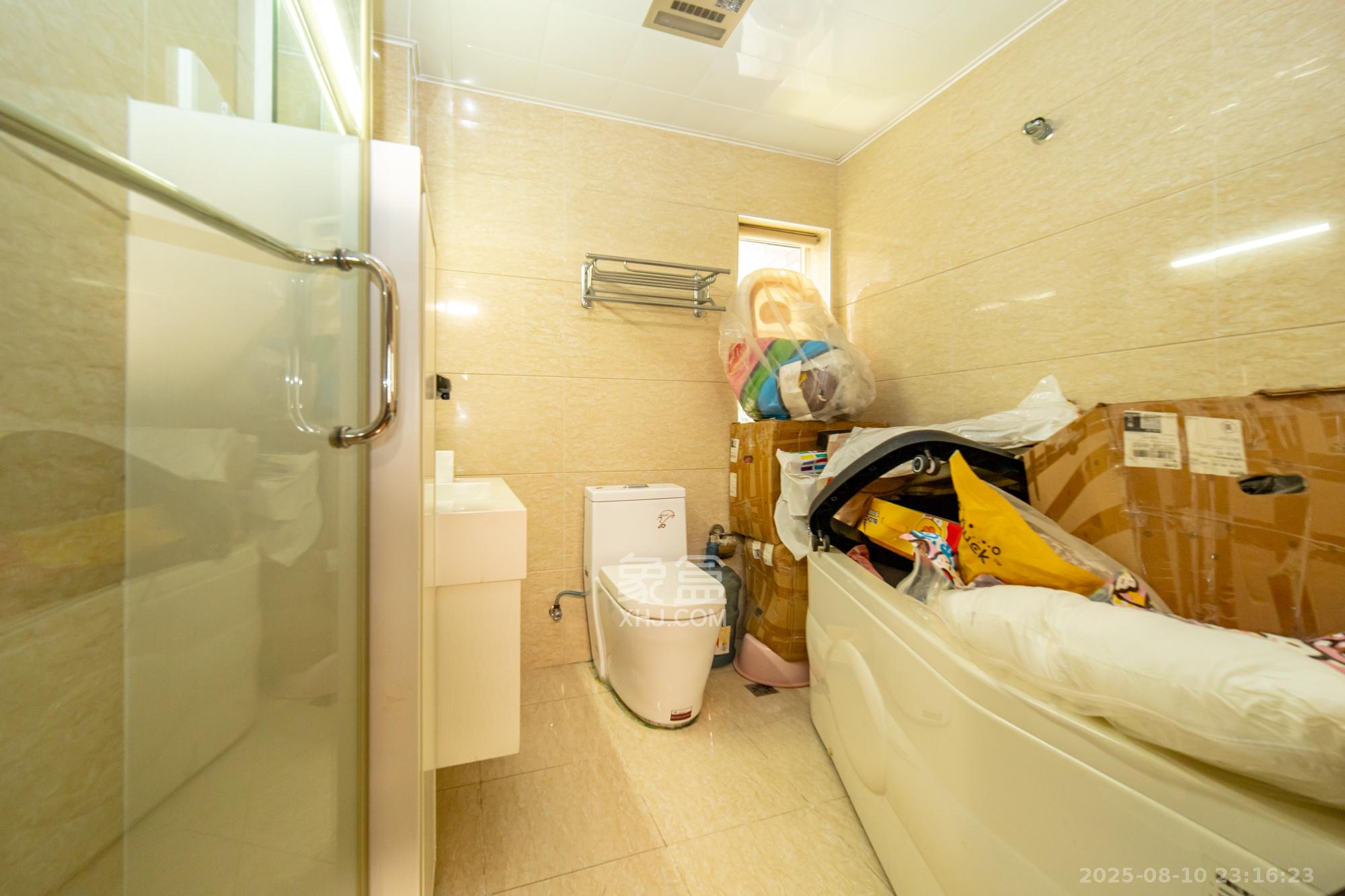 星城雅郡  3室2厅2卫    75.6万 星城雅郡  3室2厅2卫    75.6万卫生间