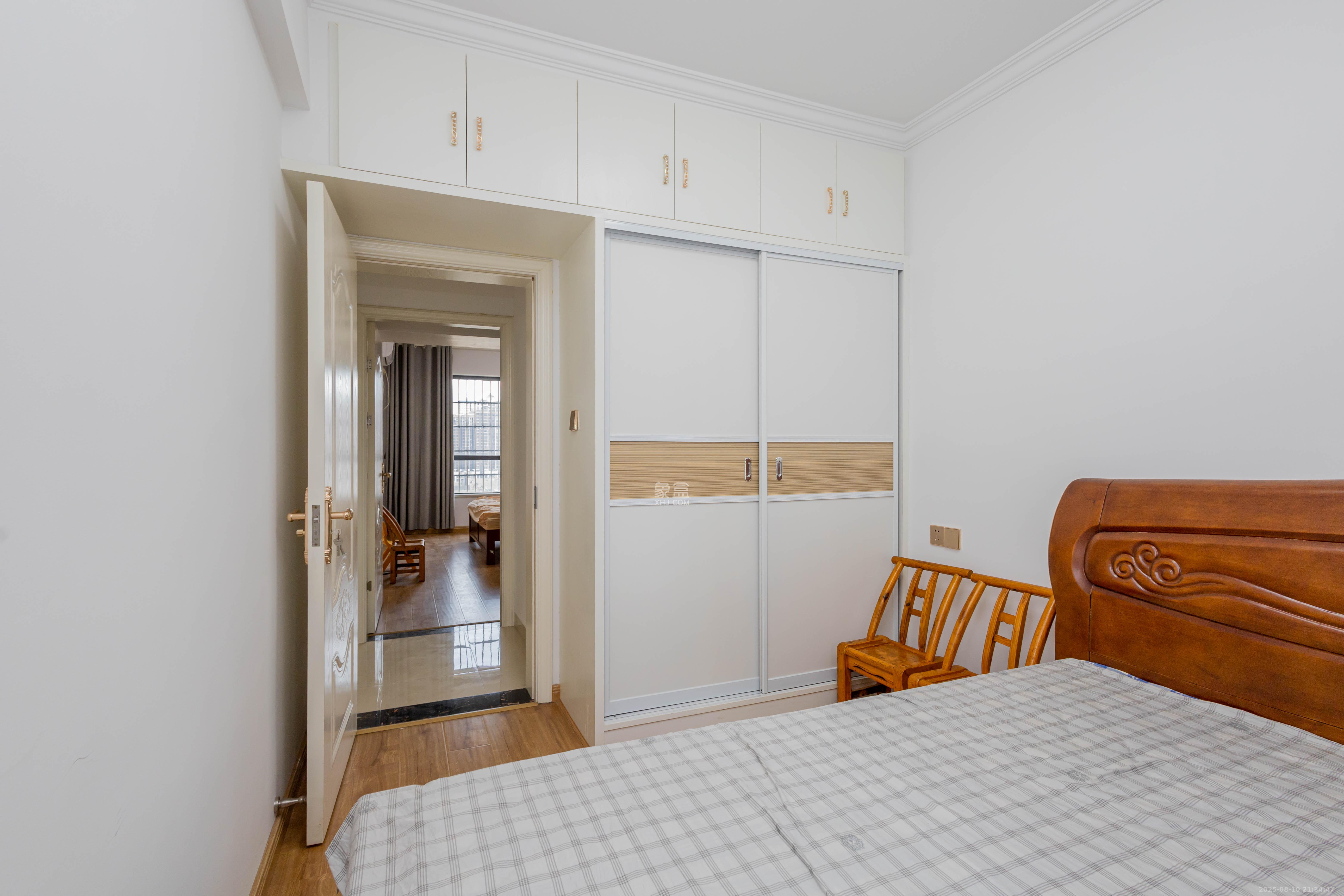 中国铁建国际城二期  4室2厅2卫    89.8万卧室