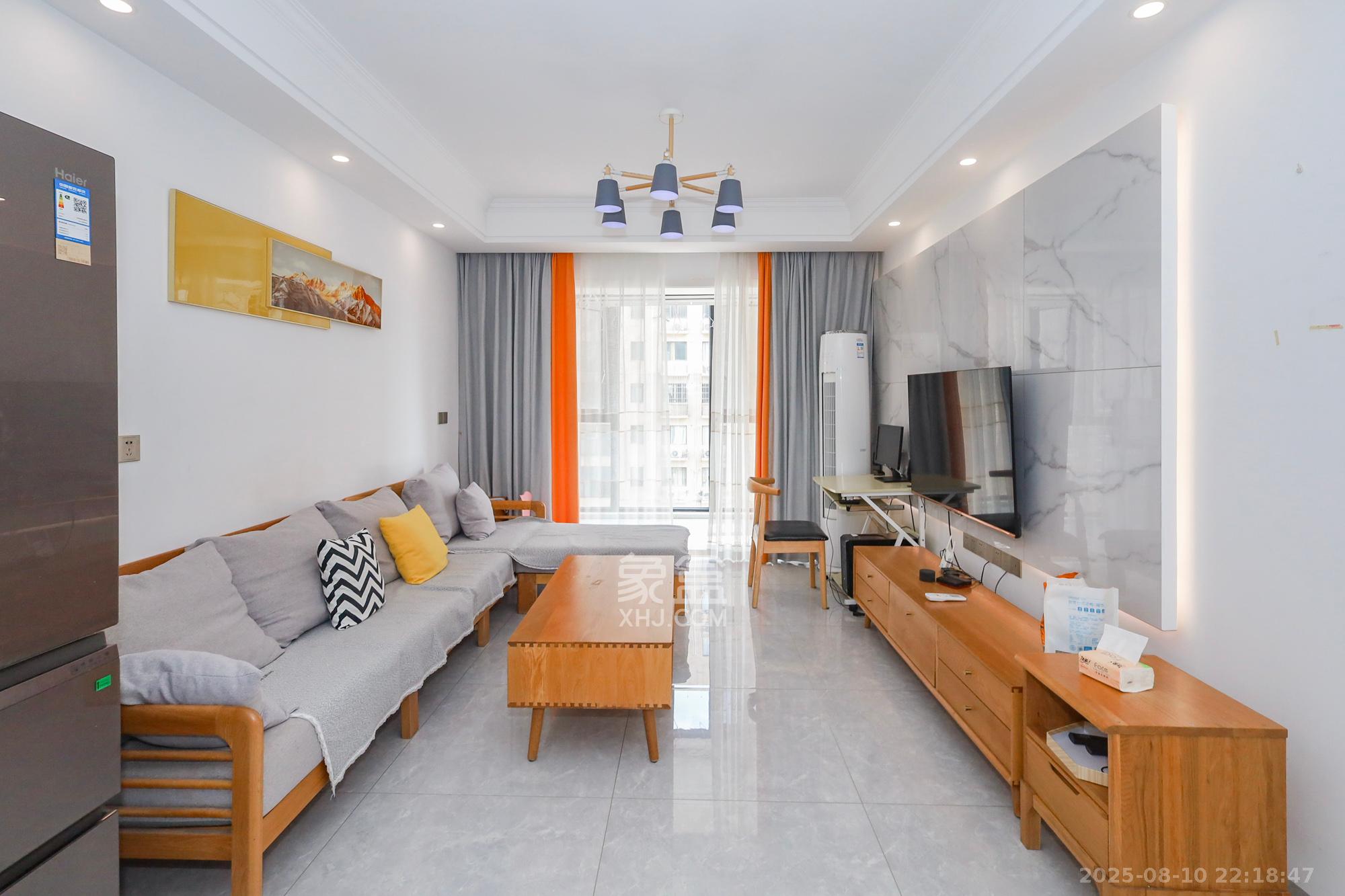 钰龙天下二期(钰龙佳园) 2室2厅1卫 195.0万 钰龙天下二期(钰龙佳园) 2室2厅1卫 195.0万客厅