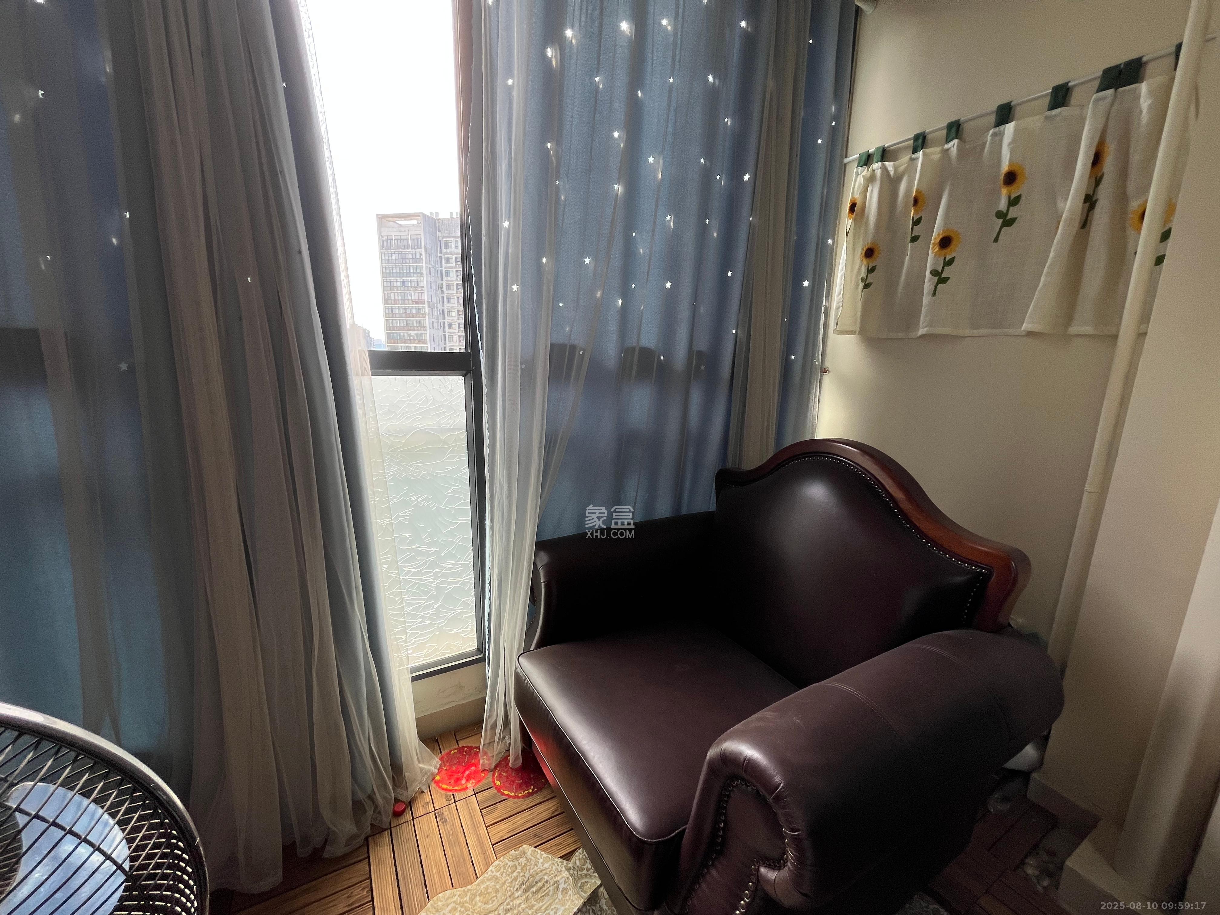 阳光100三期 3室2厅2卫 4200.0元/月 阳光100三期 3室2厅2卫 4200.0元/月室内图