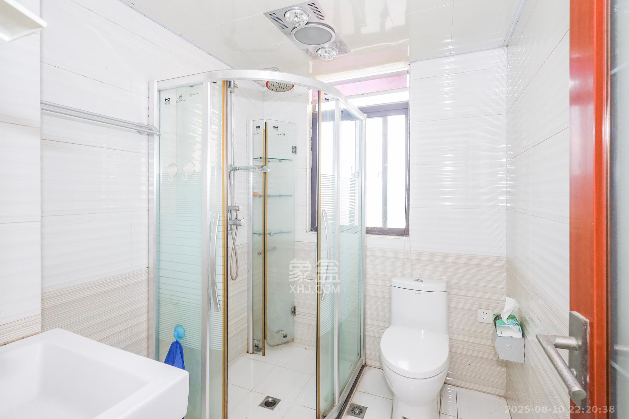 阳光丽城一期 4室2厅2卫 148.0万 阳光丽城一期 4室2厅2卫 148.0万卫生间