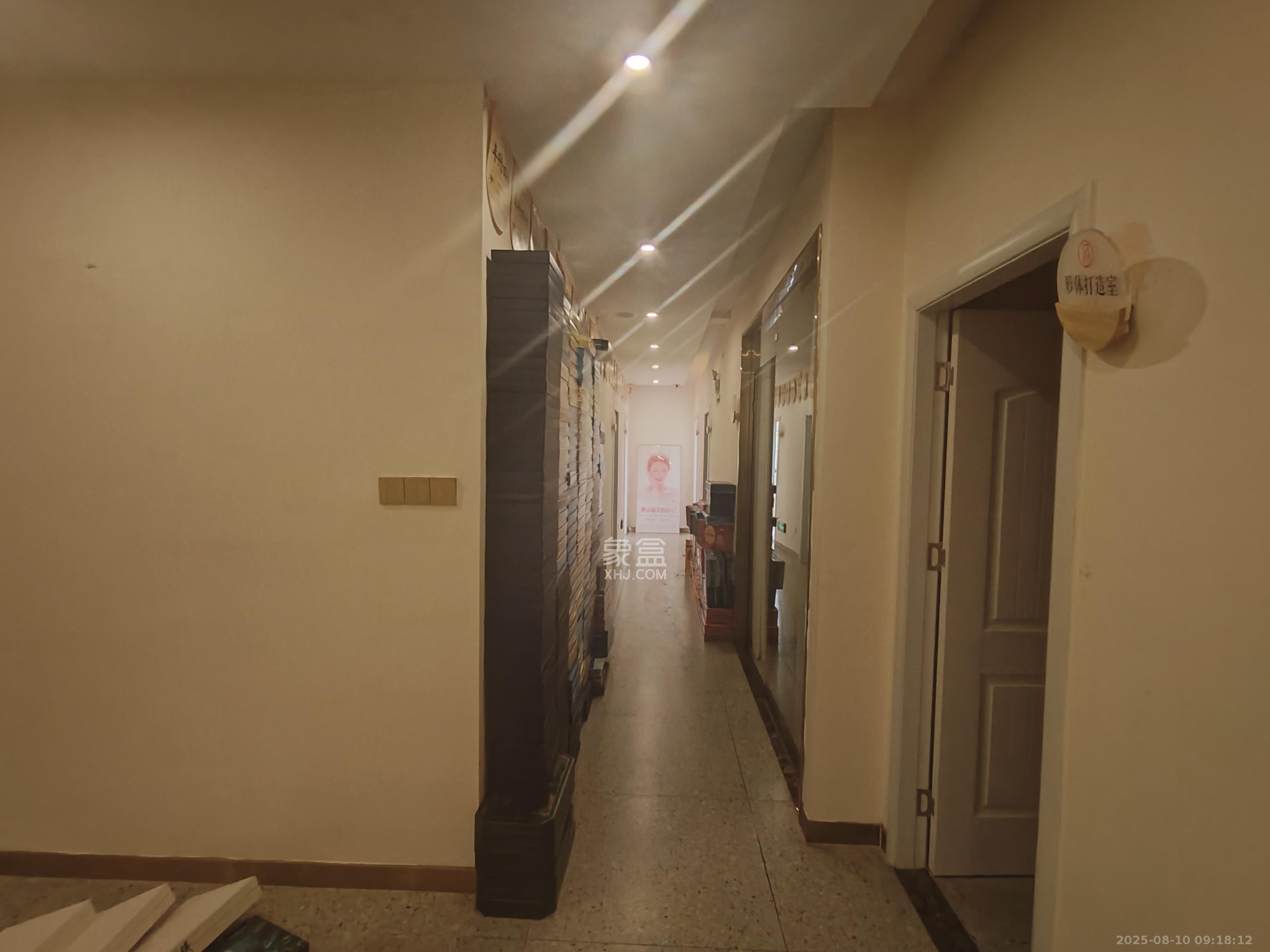 华润凤凰城三期   302.0㎡      18000.0元/月室内图