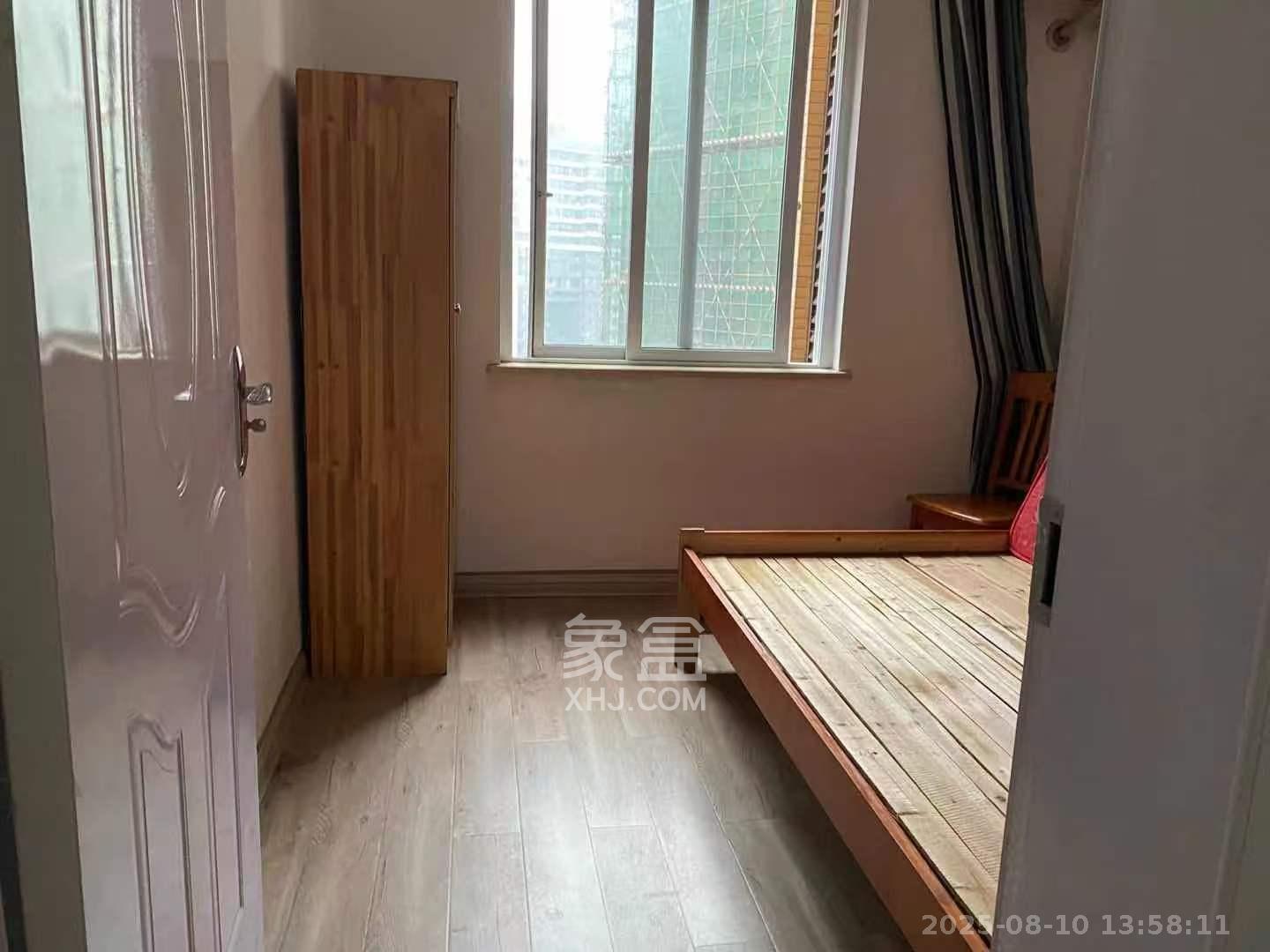 东方航标  5室2厅2卫   2400.00元/月室内图