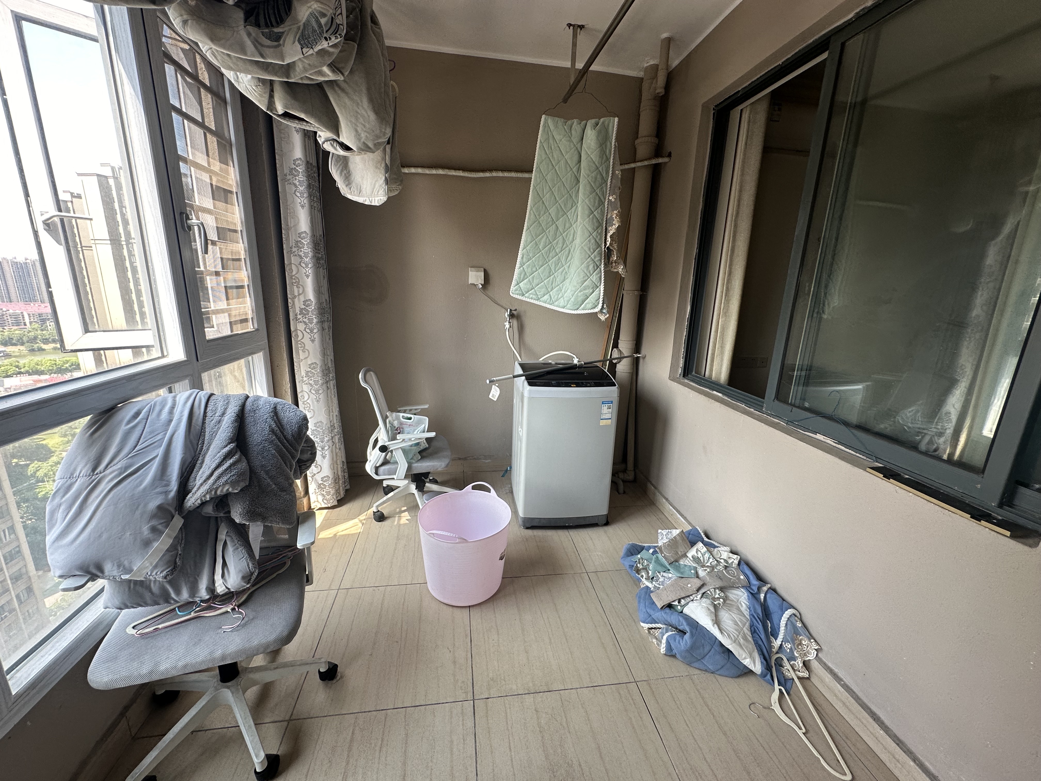 华耀碧桂园十里江湾嘉誉  4室2厅2卫   2500.00元/月室内图