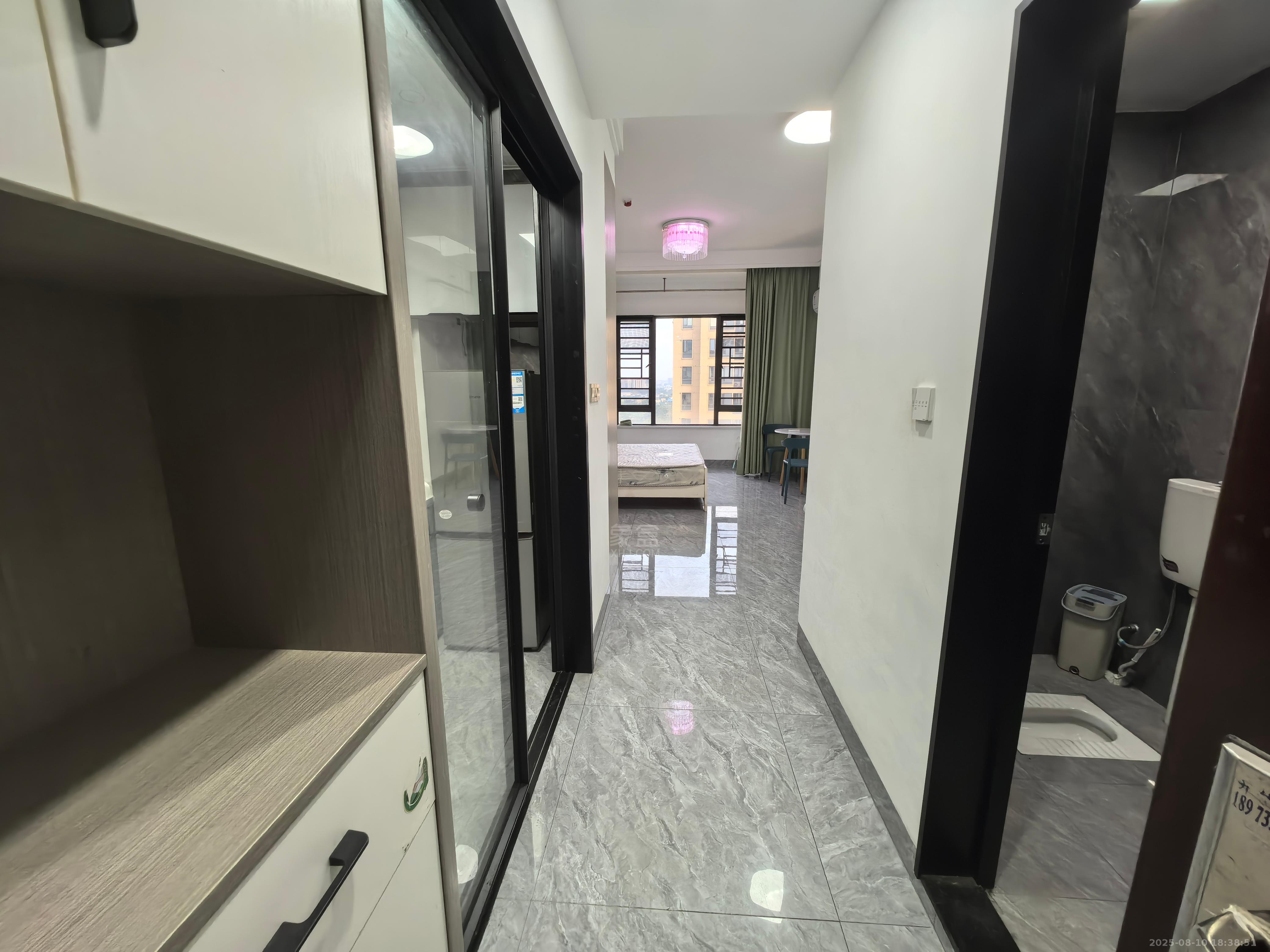 城发翰林府 1室1厅1卫 1280.0元/月 城发翰林府 1室1厅1卫 1280.0元/月室内图