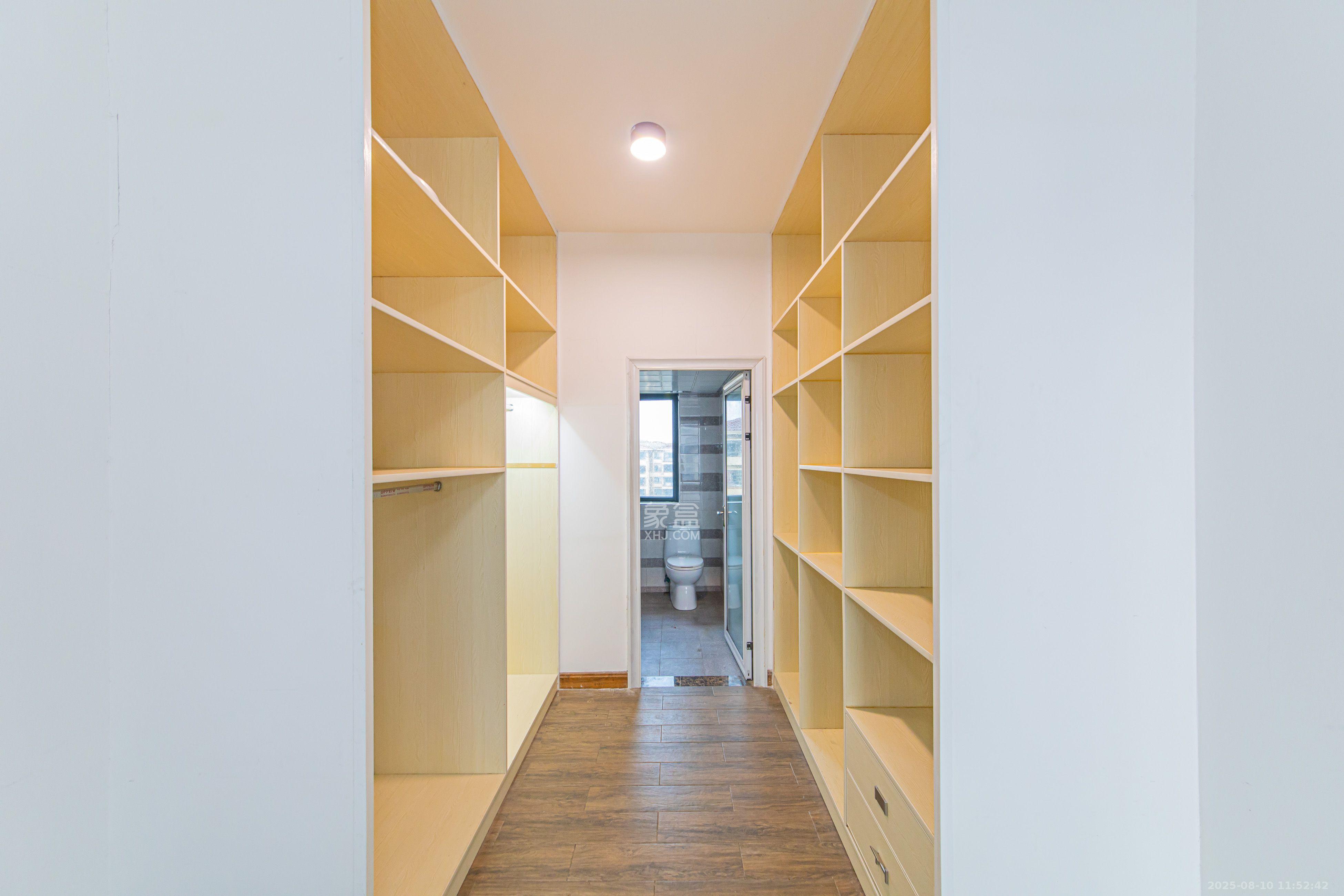 中建芙蓉嘉苑 3室2厅2卫 2300.0元/月 中建芙蓉嘉苑 3室2厅2卫 2300.0元/月室内图