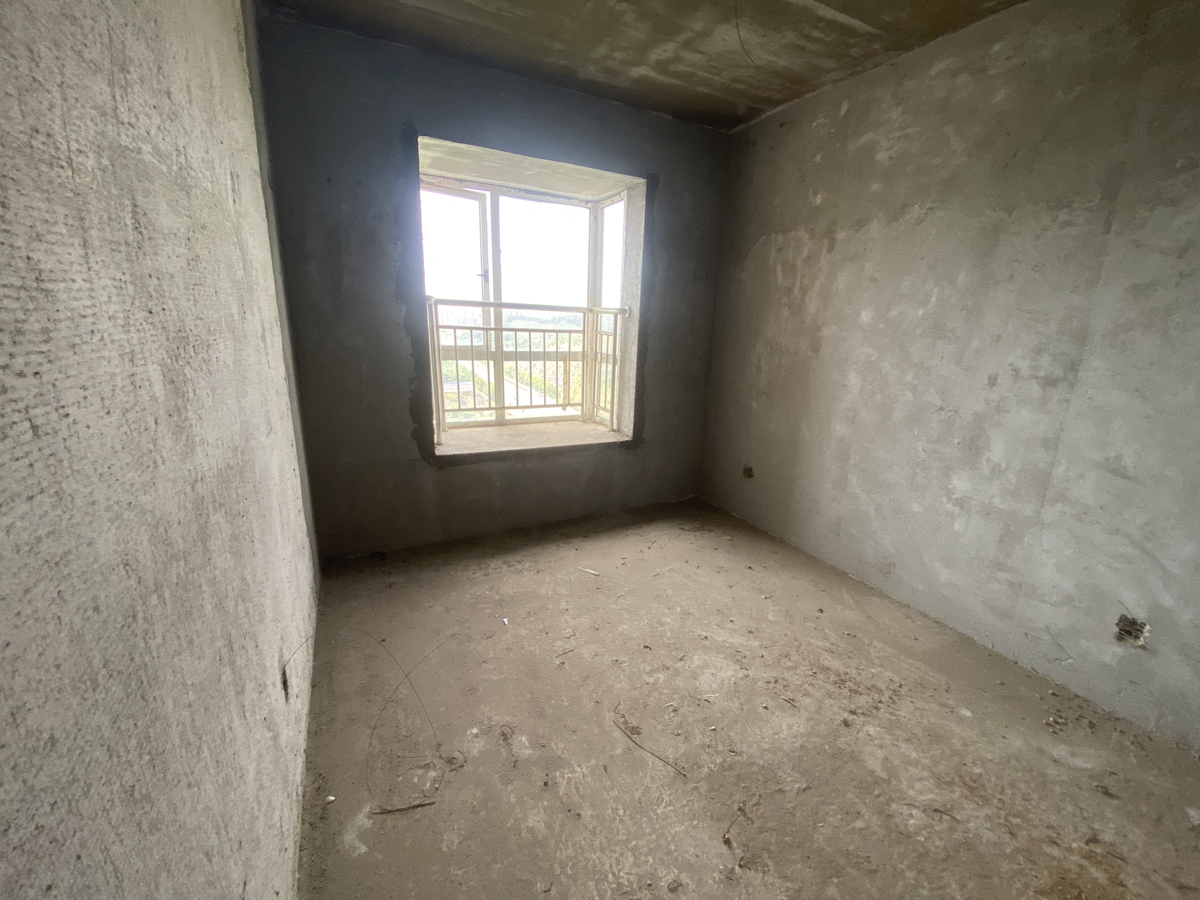 壹号公馆  3室2厅1卫    45.0万客厅