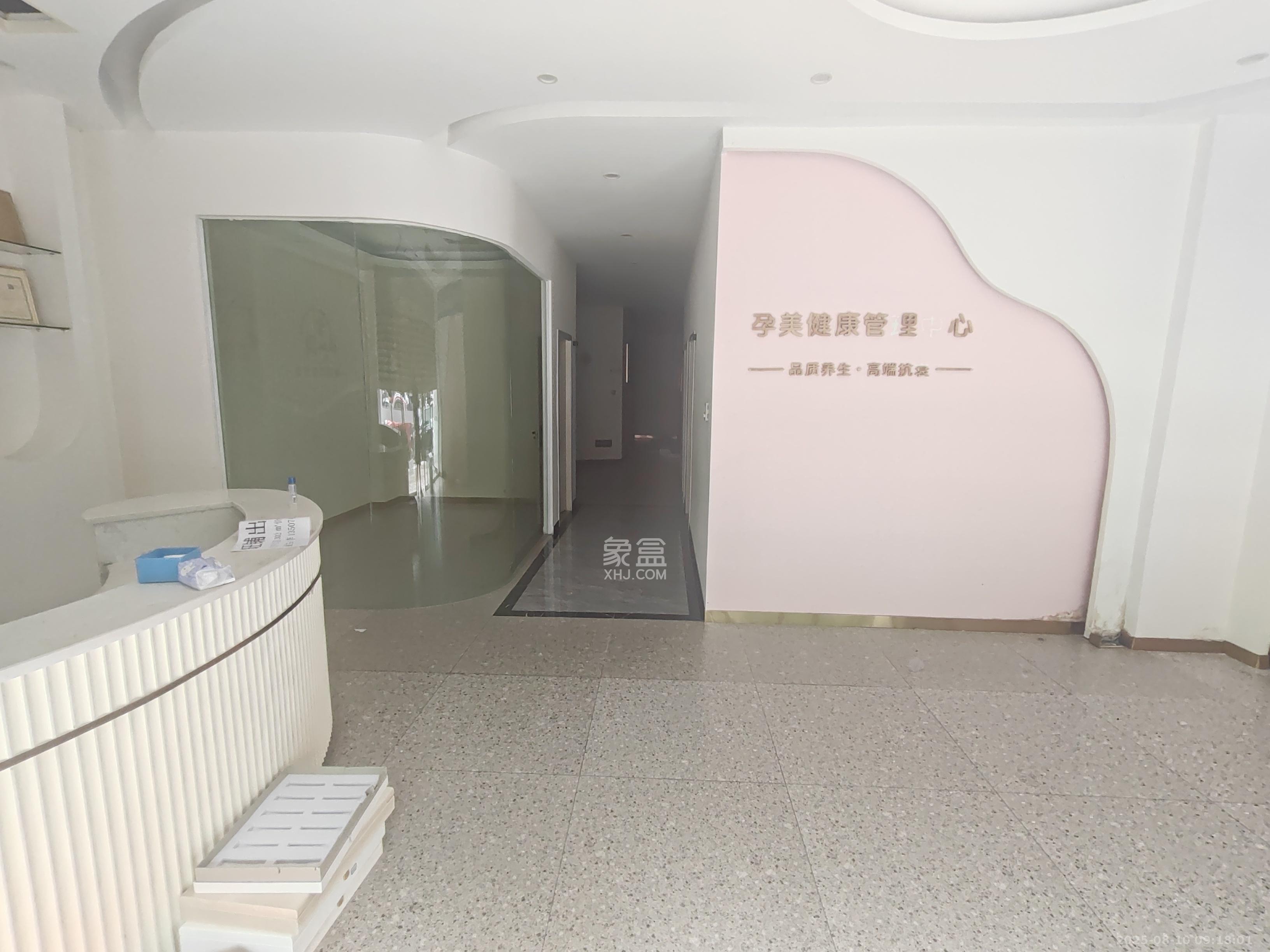 华润凤凰城三期   302.0㎡      18000.0元/月室内图