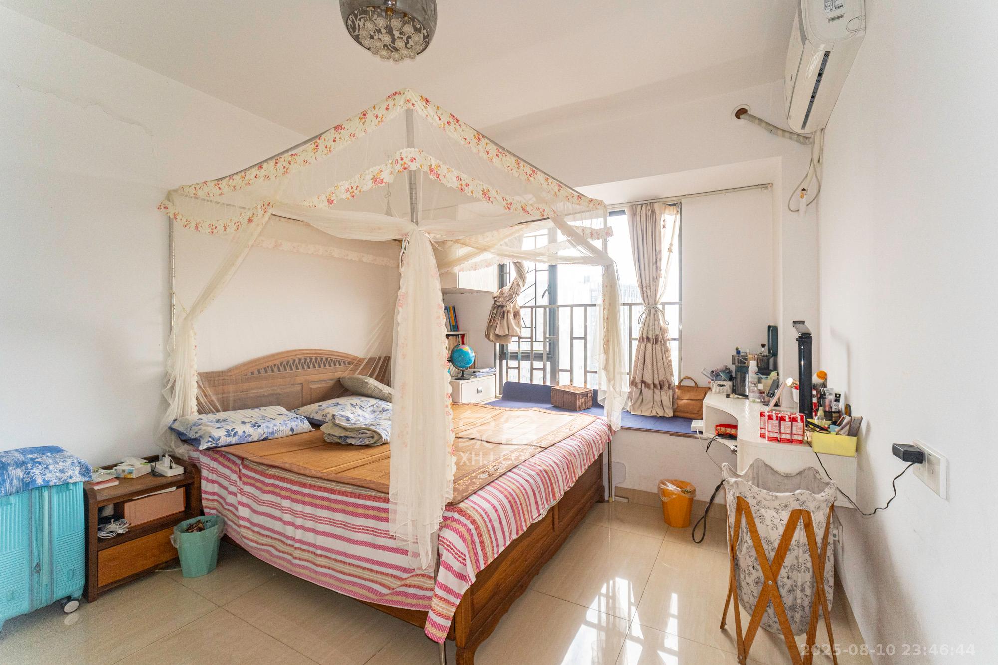 华润凤凰城二期 3室2厅1卫 69.8万 华润凤凰城二期 3室2厅1卫 69.8万卧室