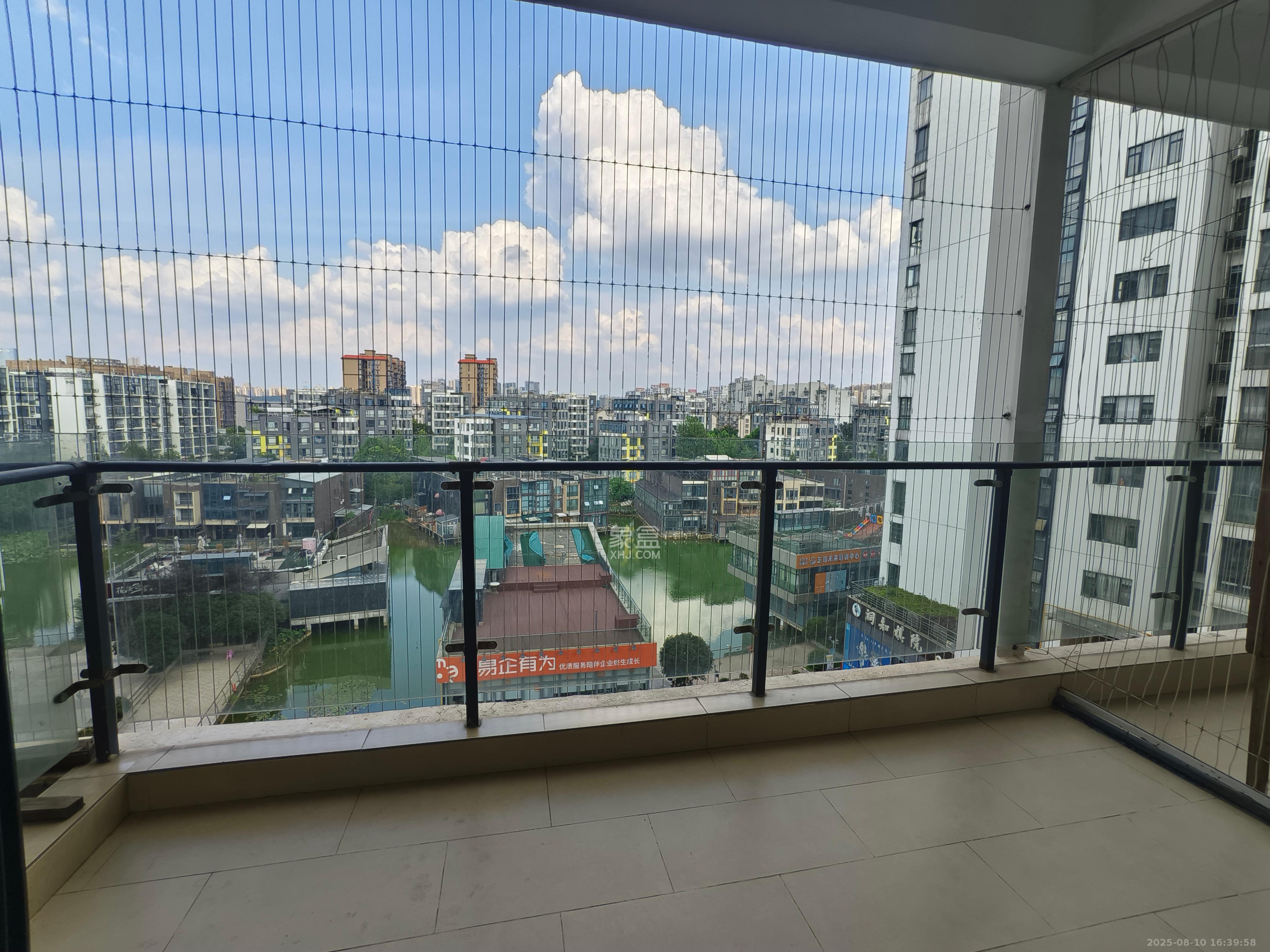 阳光100三期  3室2厅2卫   2600.00元/月室内图