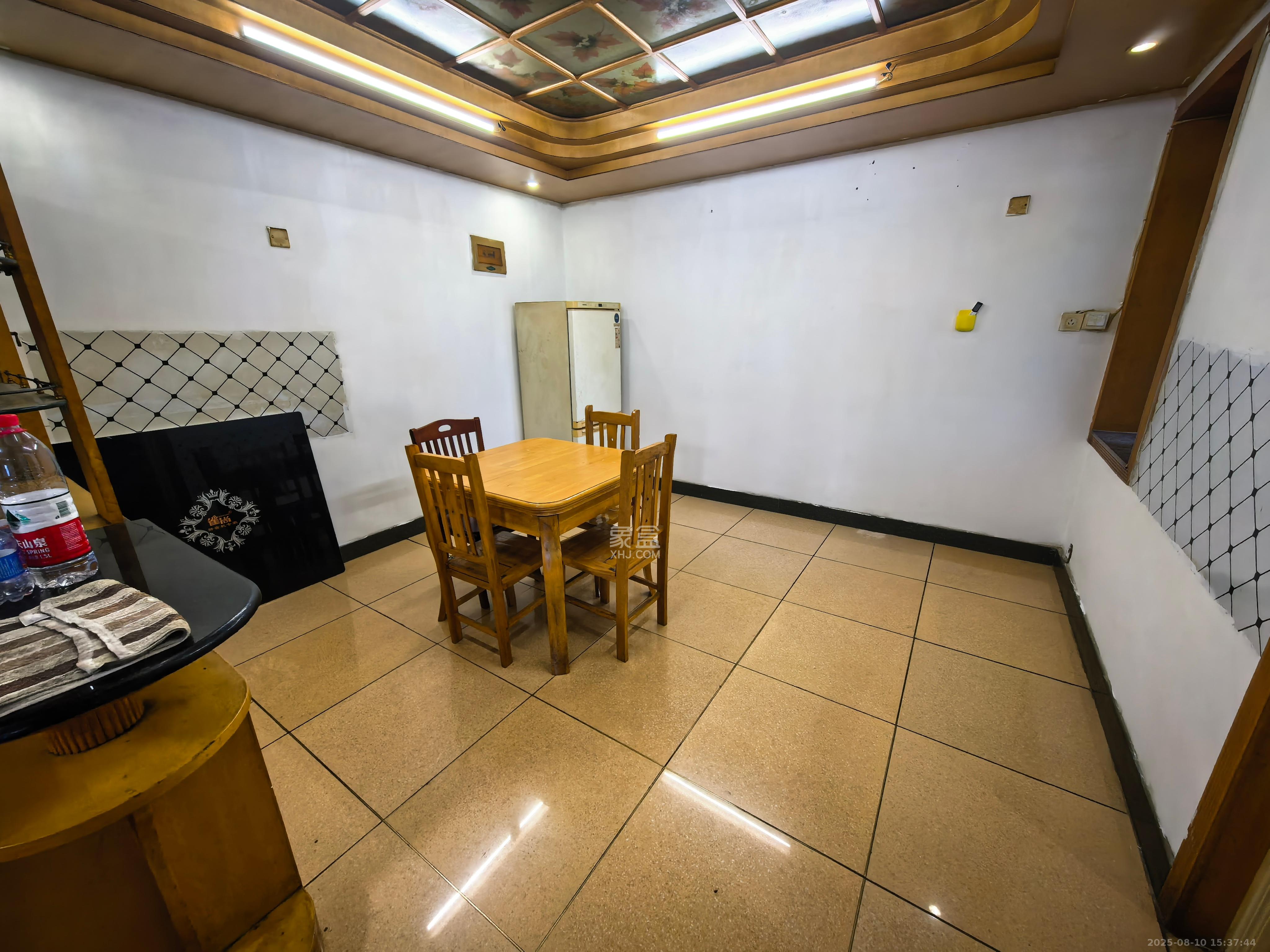 天心城市广场(黄金之城) 3室2厅2卫 2600.0元/月 天心城市广场(黄金之城) 3室2厅2卫 2600.0元/月室内图