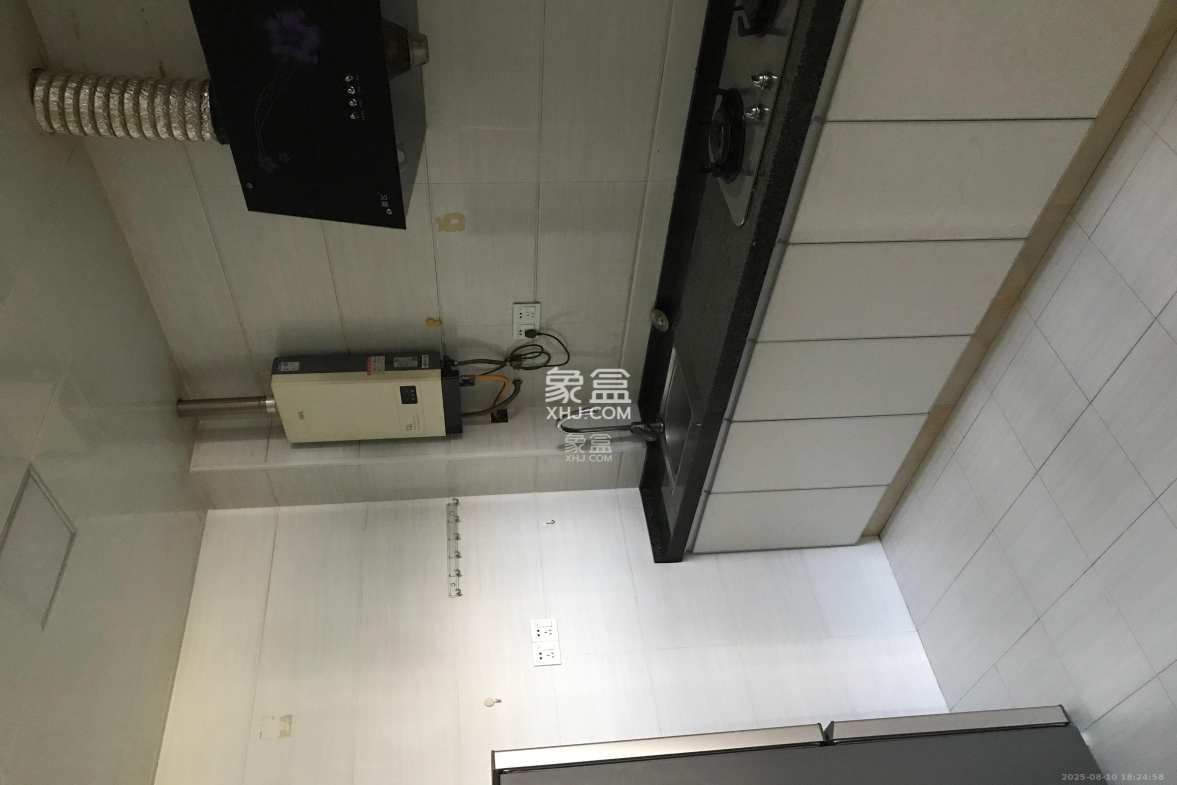 财富港湾(绿领大厦)  2室1厅1卫    2200.0元/月 财富港湾(绿领大厦)  2室1厅1卫    2200.0元/月室内图