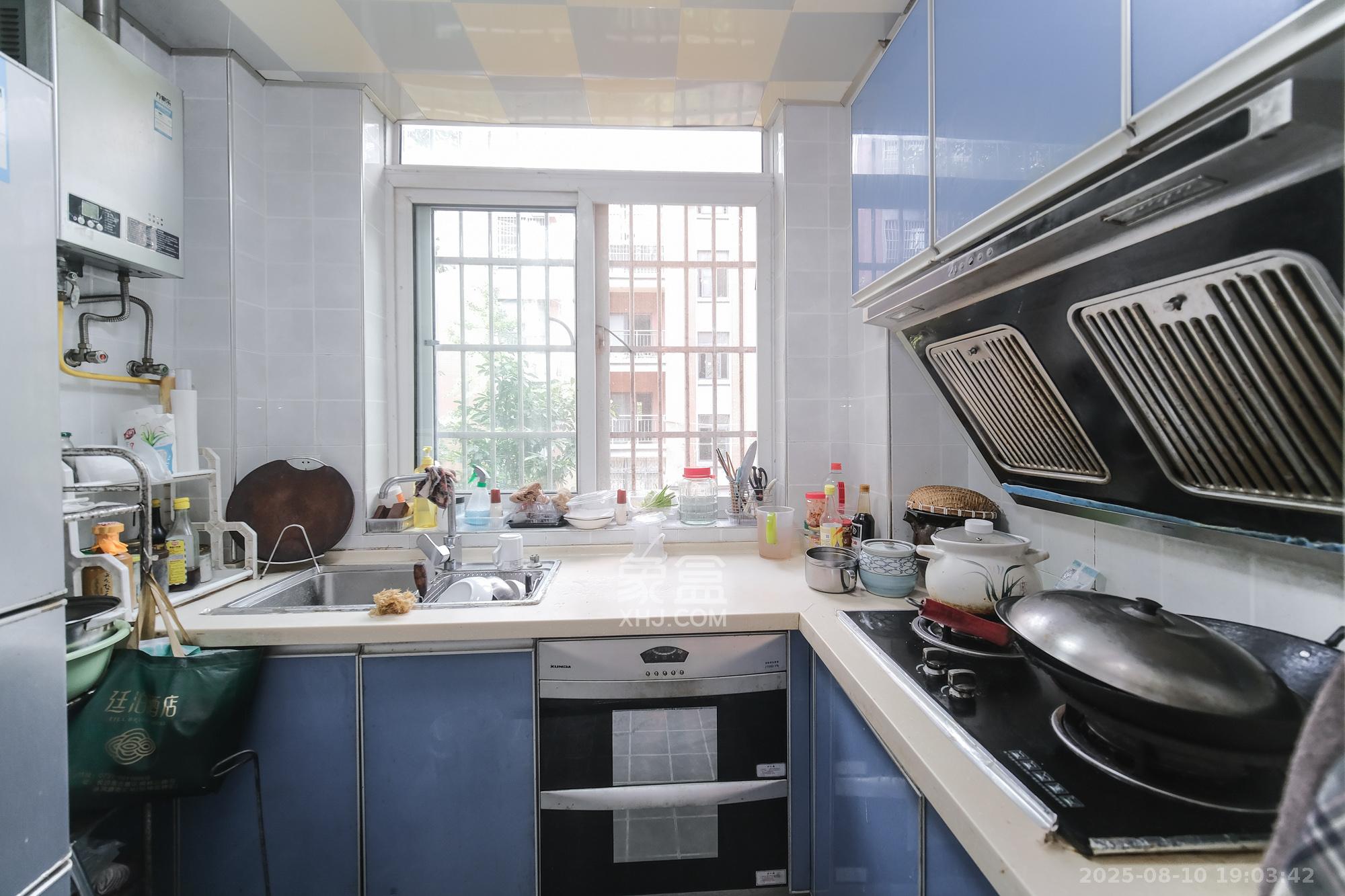 山水湾  3室2厅1卫    59.8万厨房