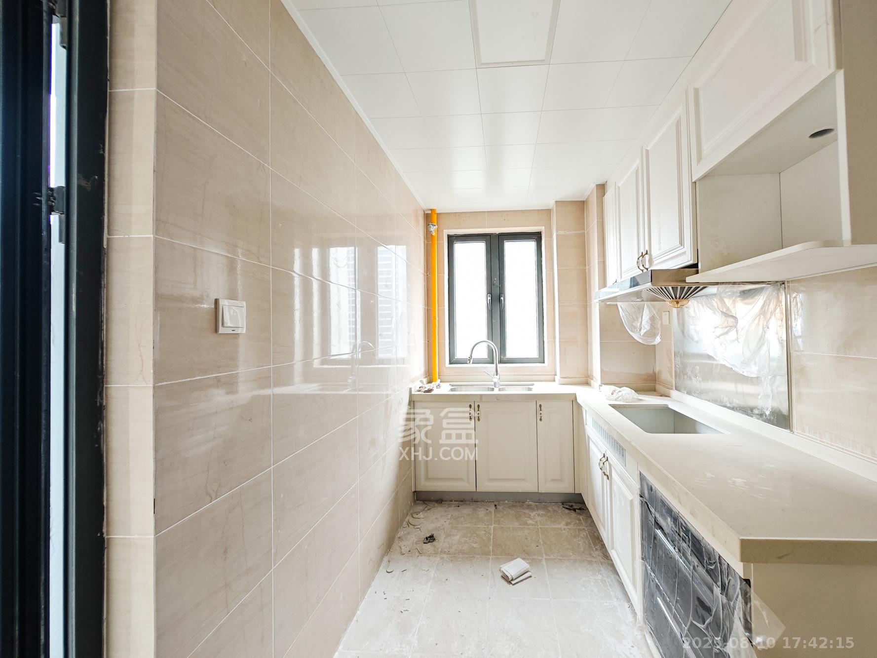 恒大御景天下城二期 3室2厅2卫 97.0万 恒大御景天下城二期 3室2厅2卫 97.0万厨房