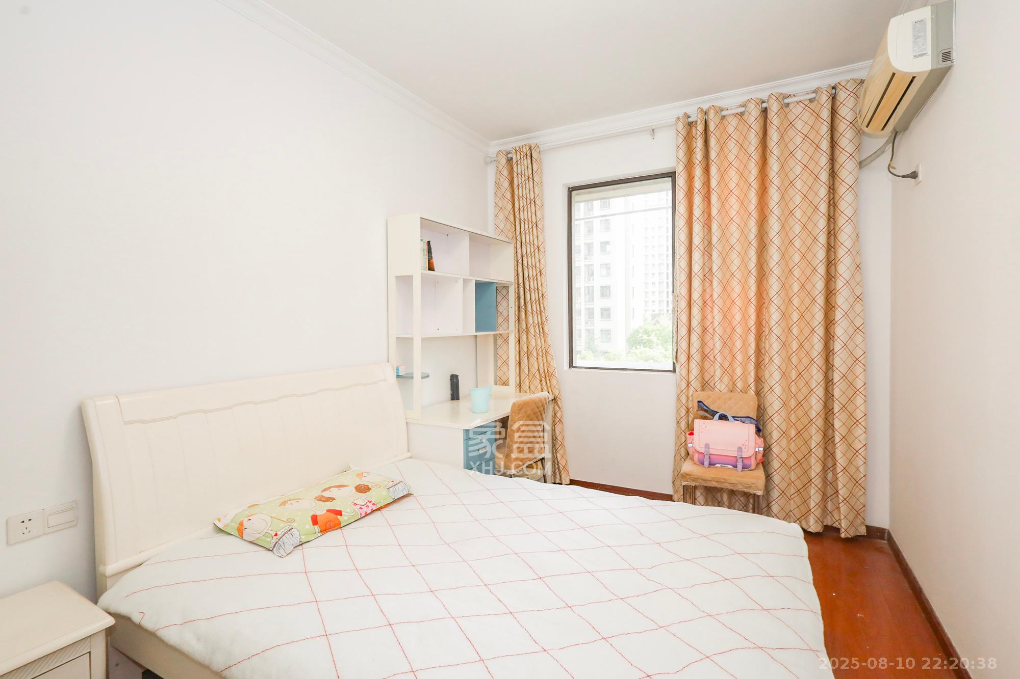 阳光丽城一期 4室2厅2卫 148.0万 阳光丽城一期 4室2厅2卫 148.0万卧室