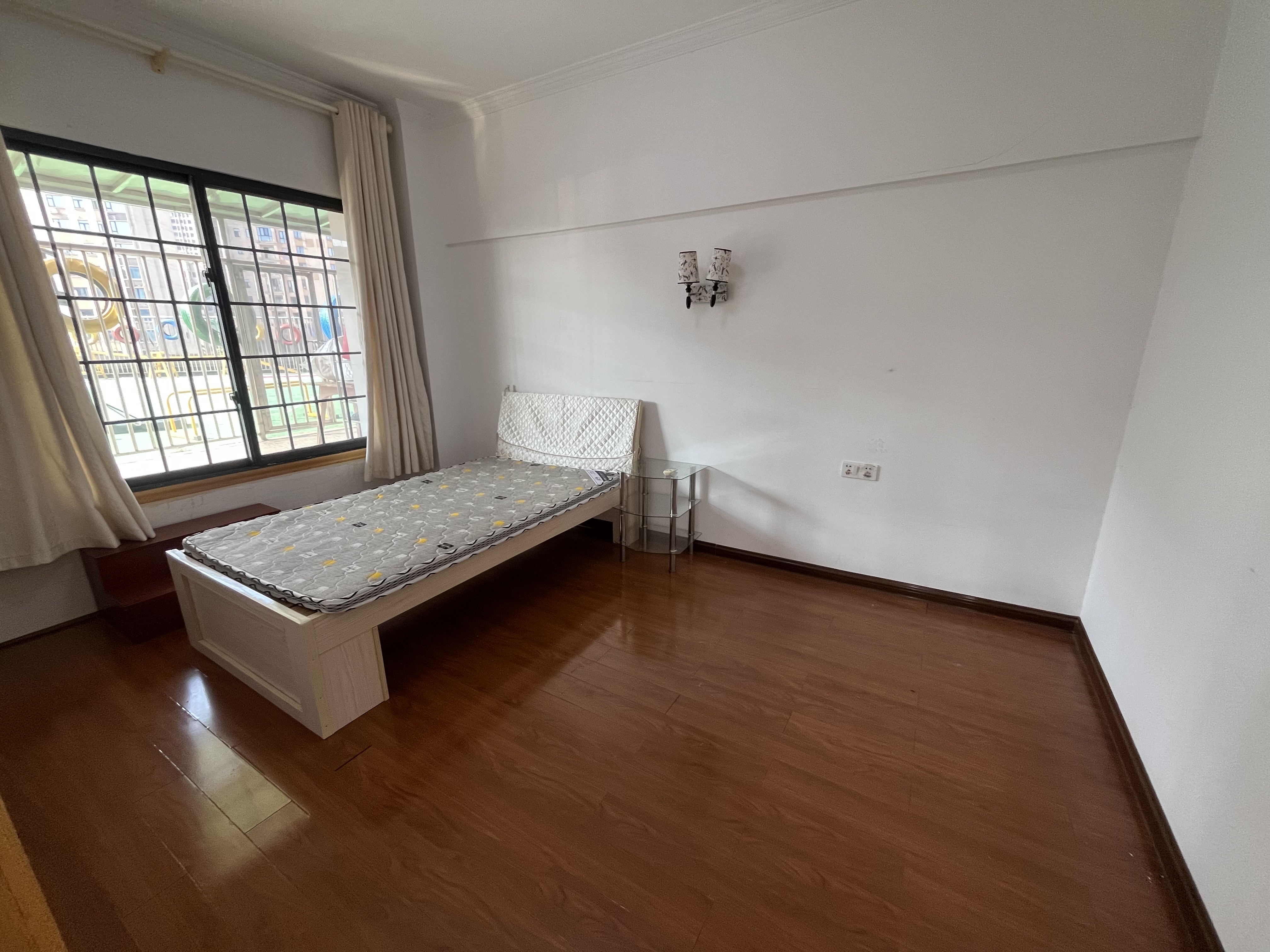 上城世家 2室2厅1卫 1280.0元/月 上城世家 2室2厅1卫 1280.0元/月室内图