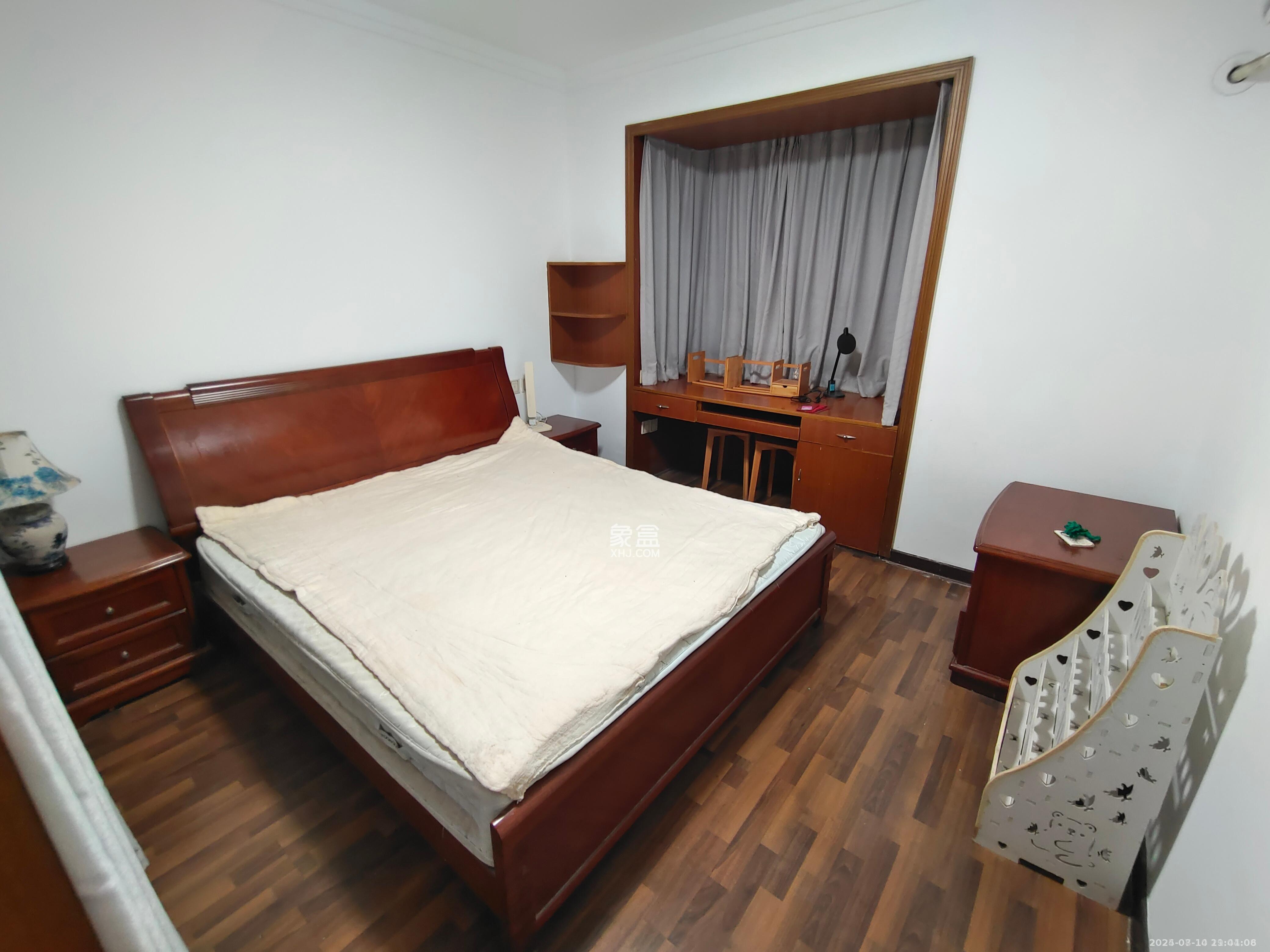 东方新城  3室1厅1卫   2500.00元/月室内图