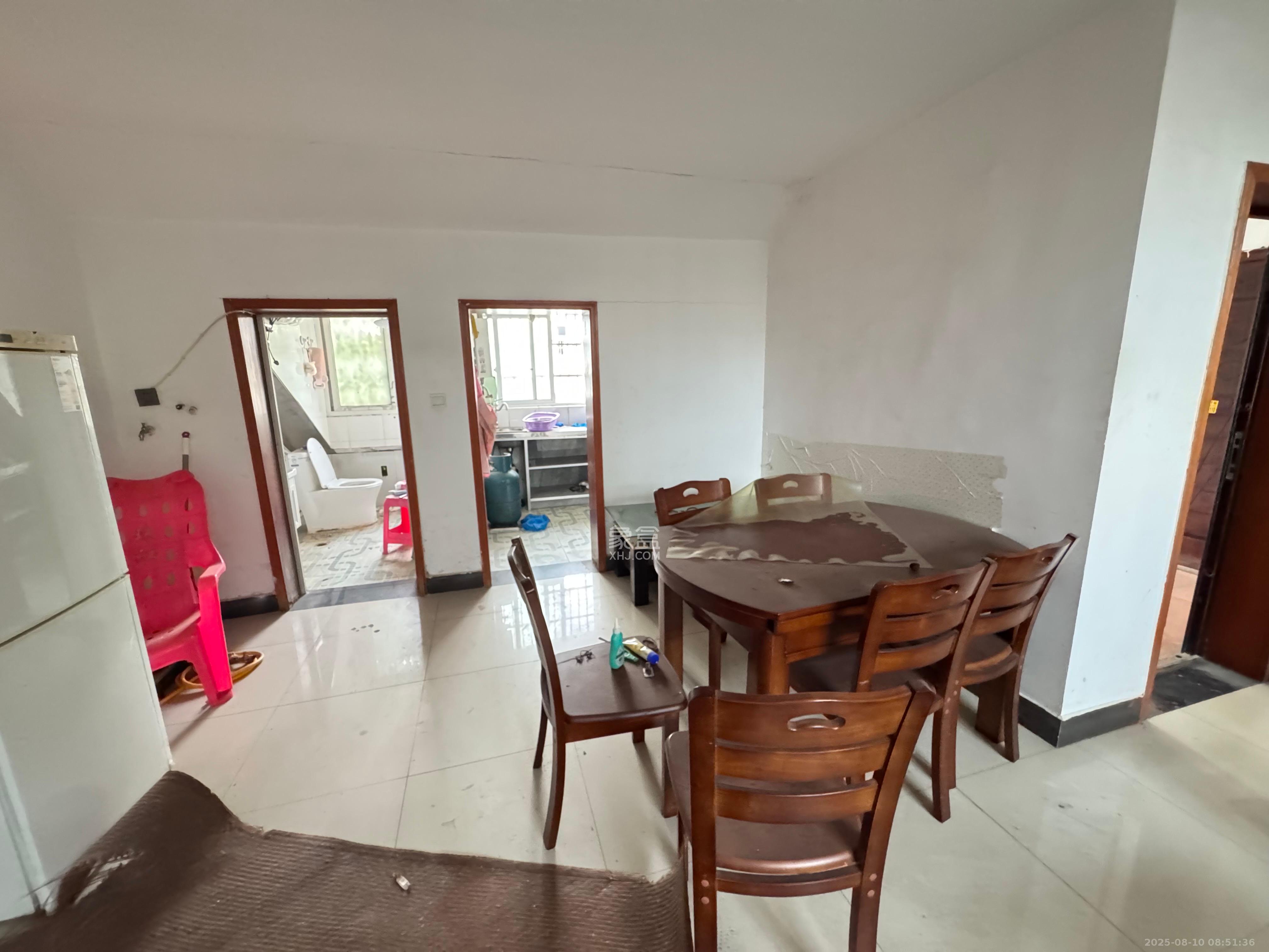 鄱阳小区  2室2厅1卫    800.0元/月 鄱阳小区  2室2厅1卫    800.0元/月室内图