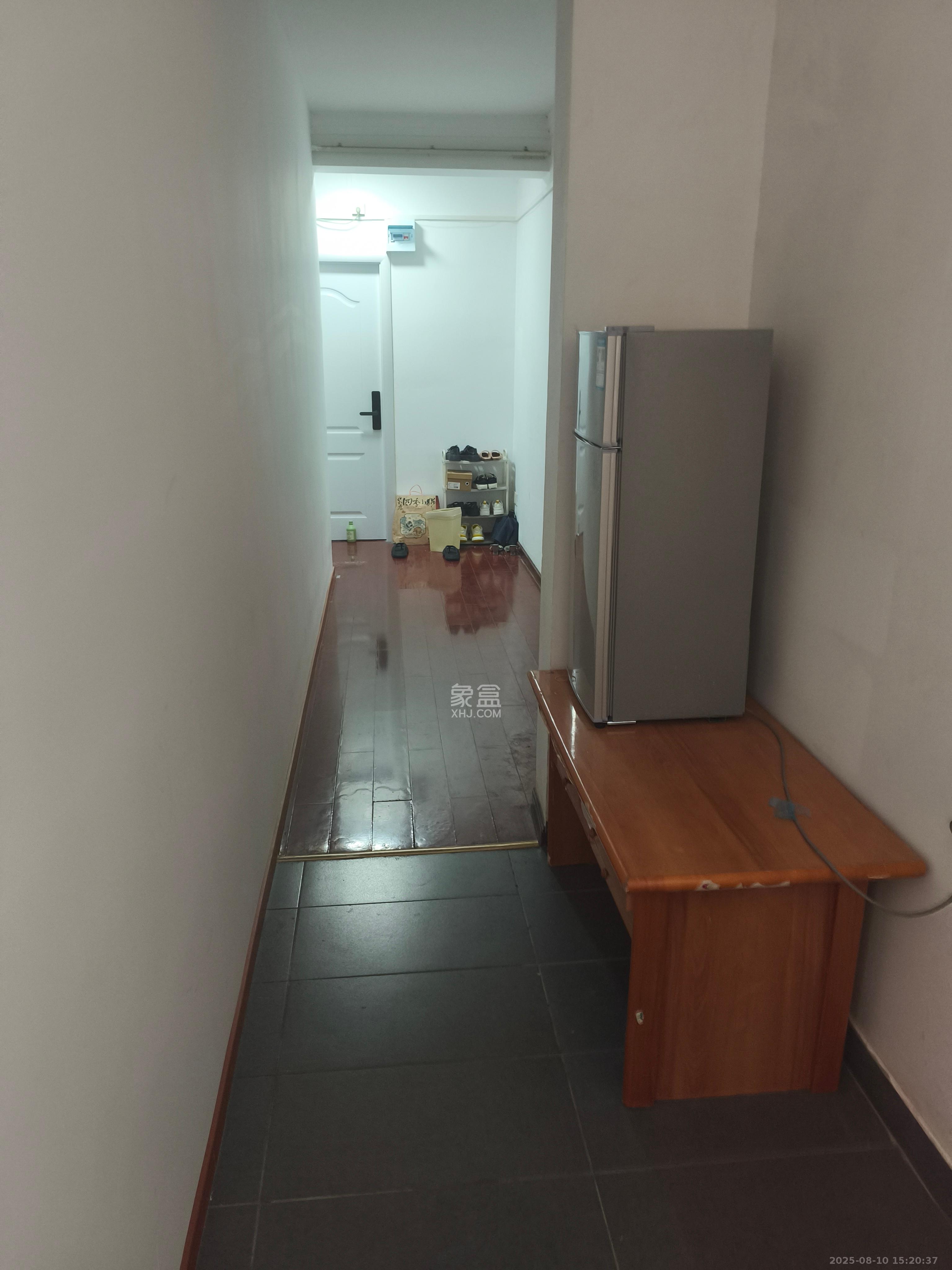 西湖丽景  1室2厅1卫   1150.00元/月室内图