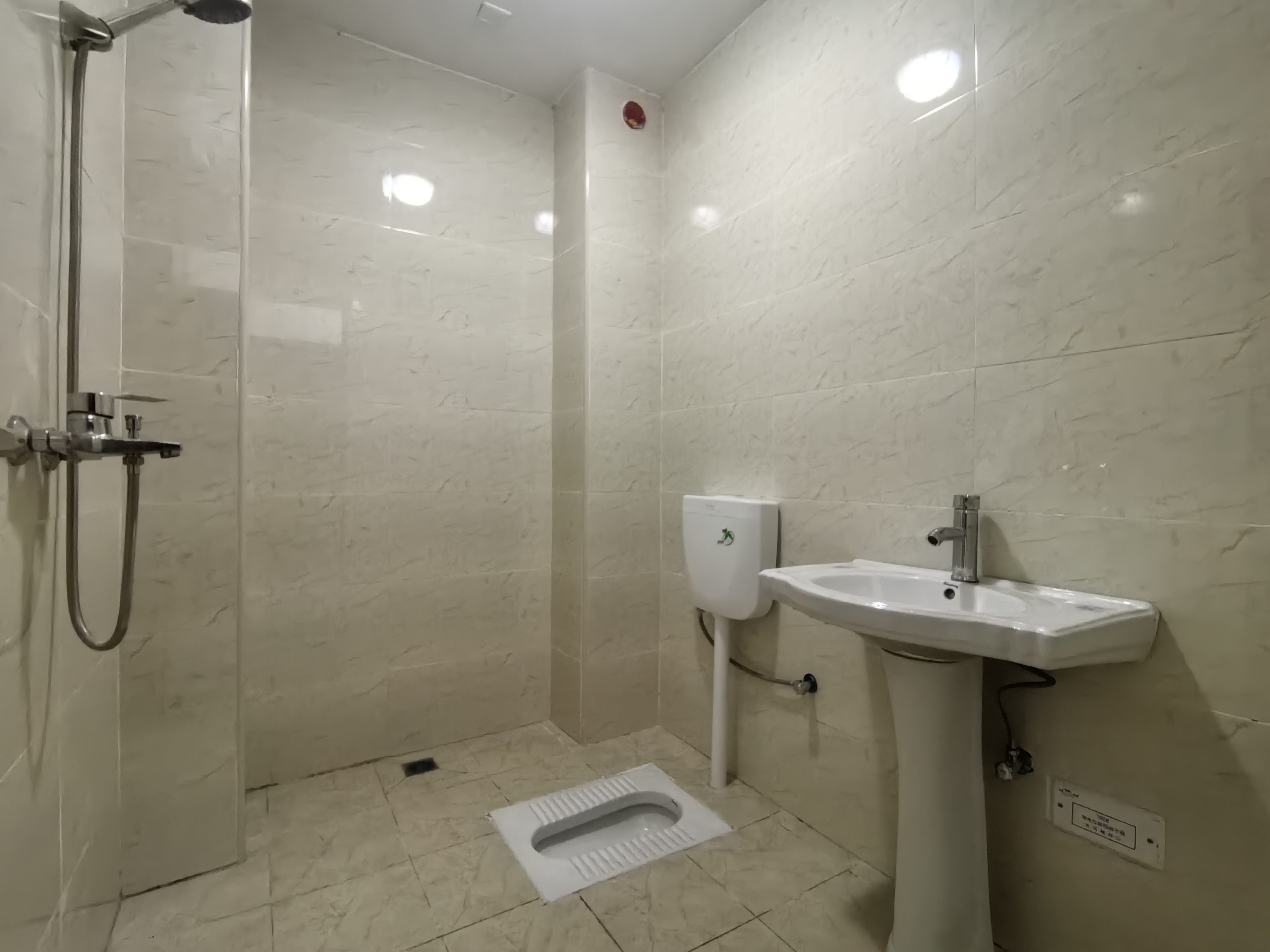 龙城新景  1室1厅1卫    2000.0元/月 龙城新景  1室1厅1卫    2000.0元/月室内图