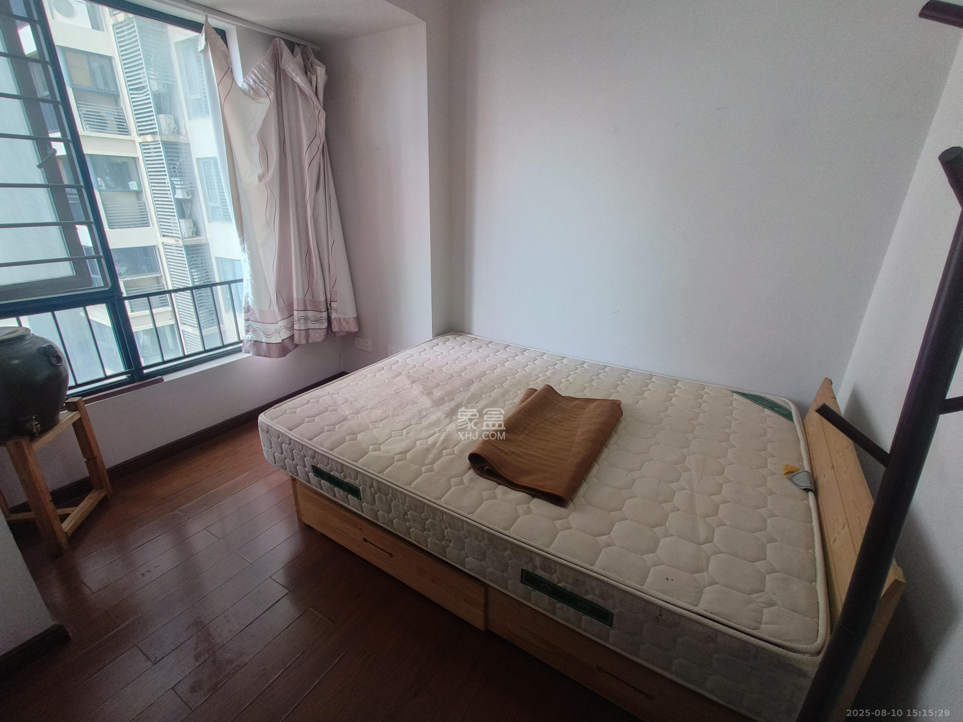 万科城  3室2厅1卫   2500.00元/月室内图