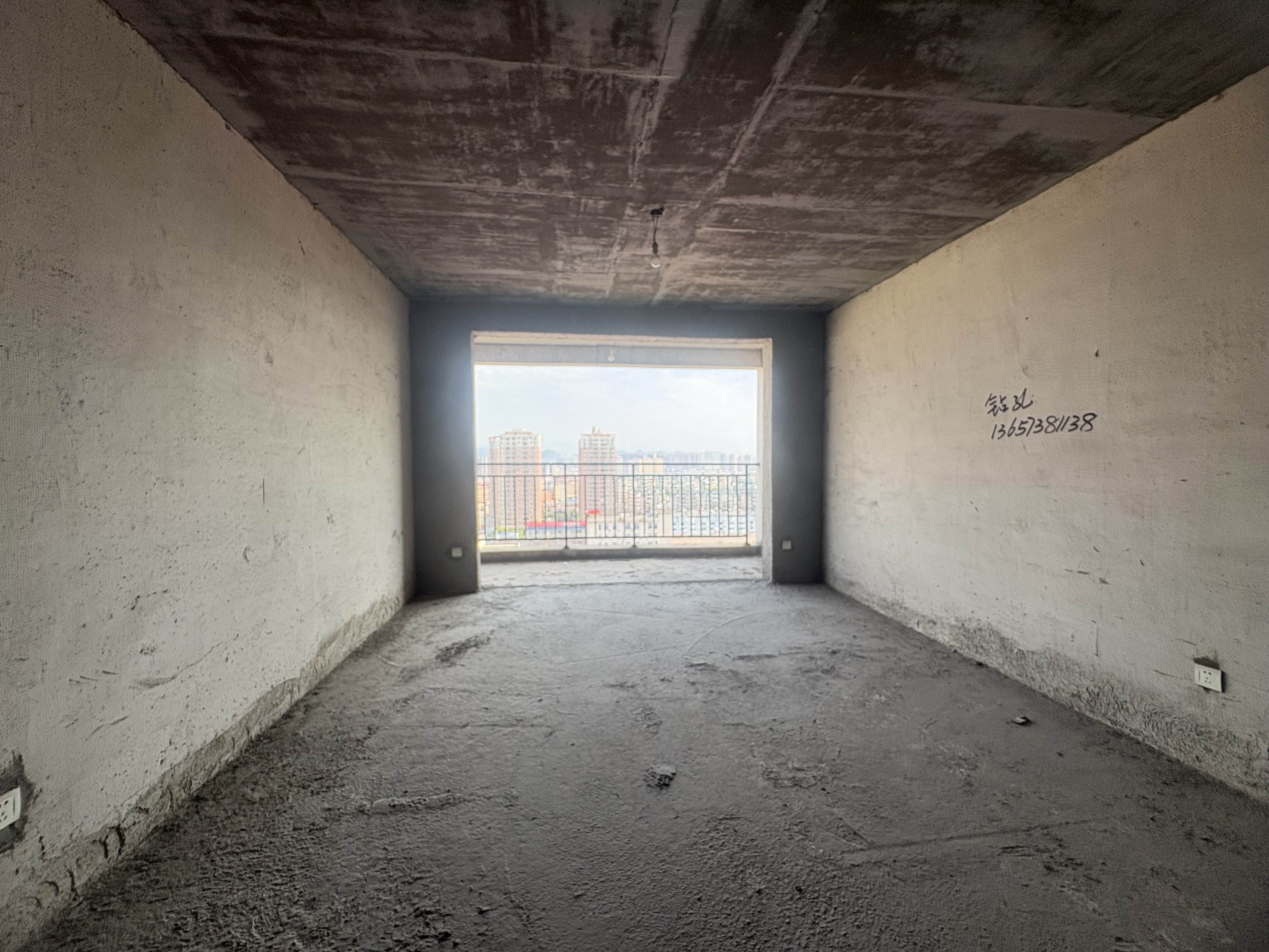 广源壹号  1室0厅0卫    65.0万客厅