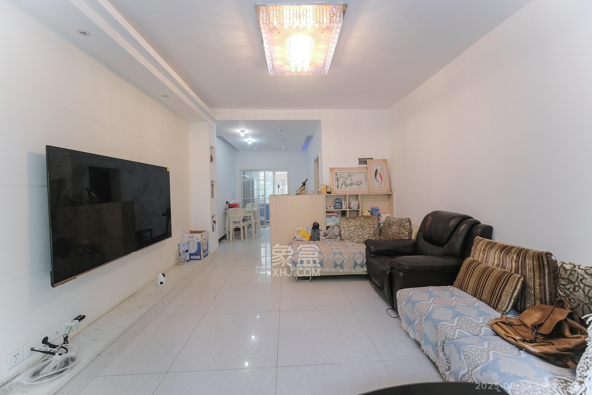 山水湾  3室2厅1卫    59.8万客厅