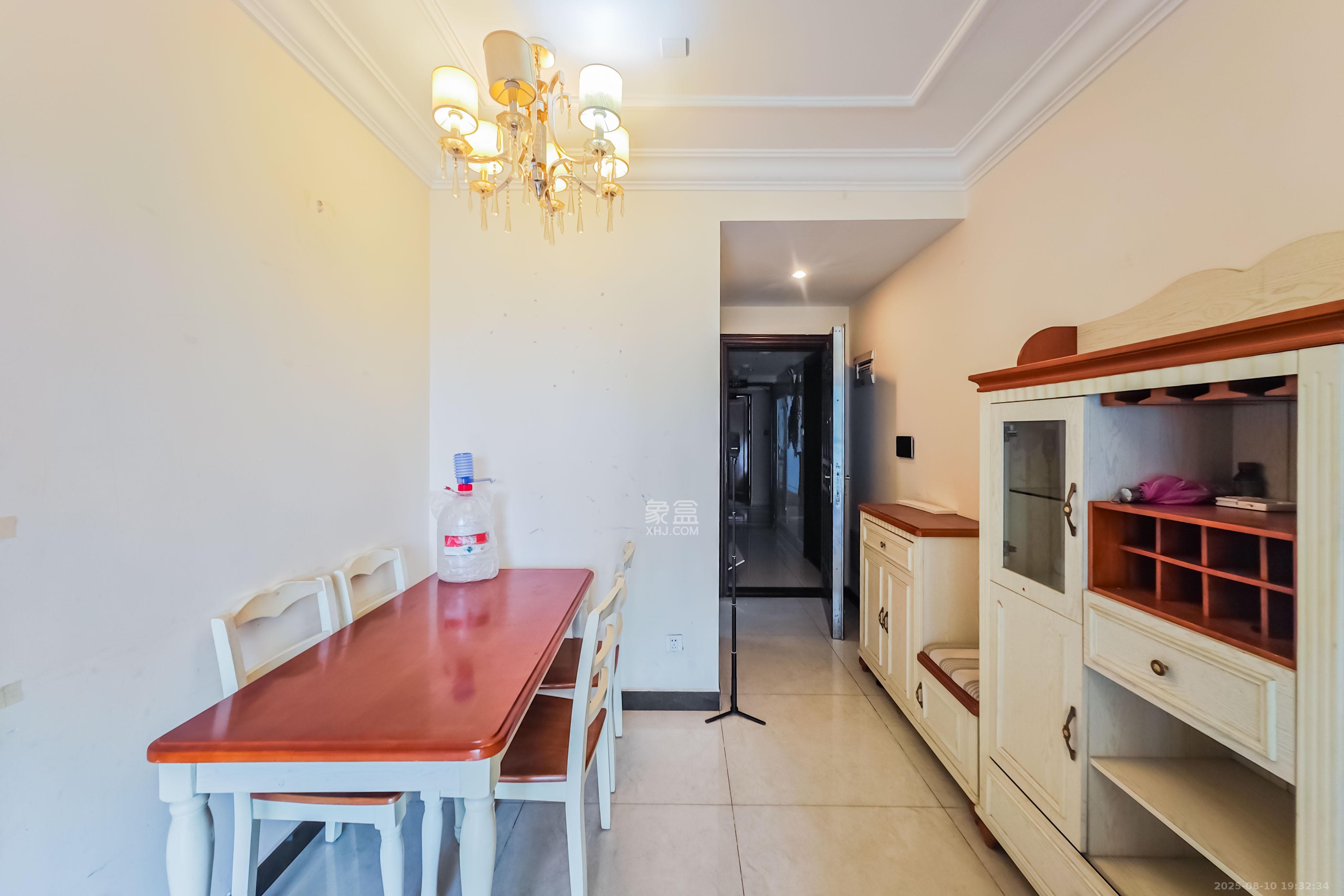 恒大国际广场  2室1厅1卫    63.0万客厅