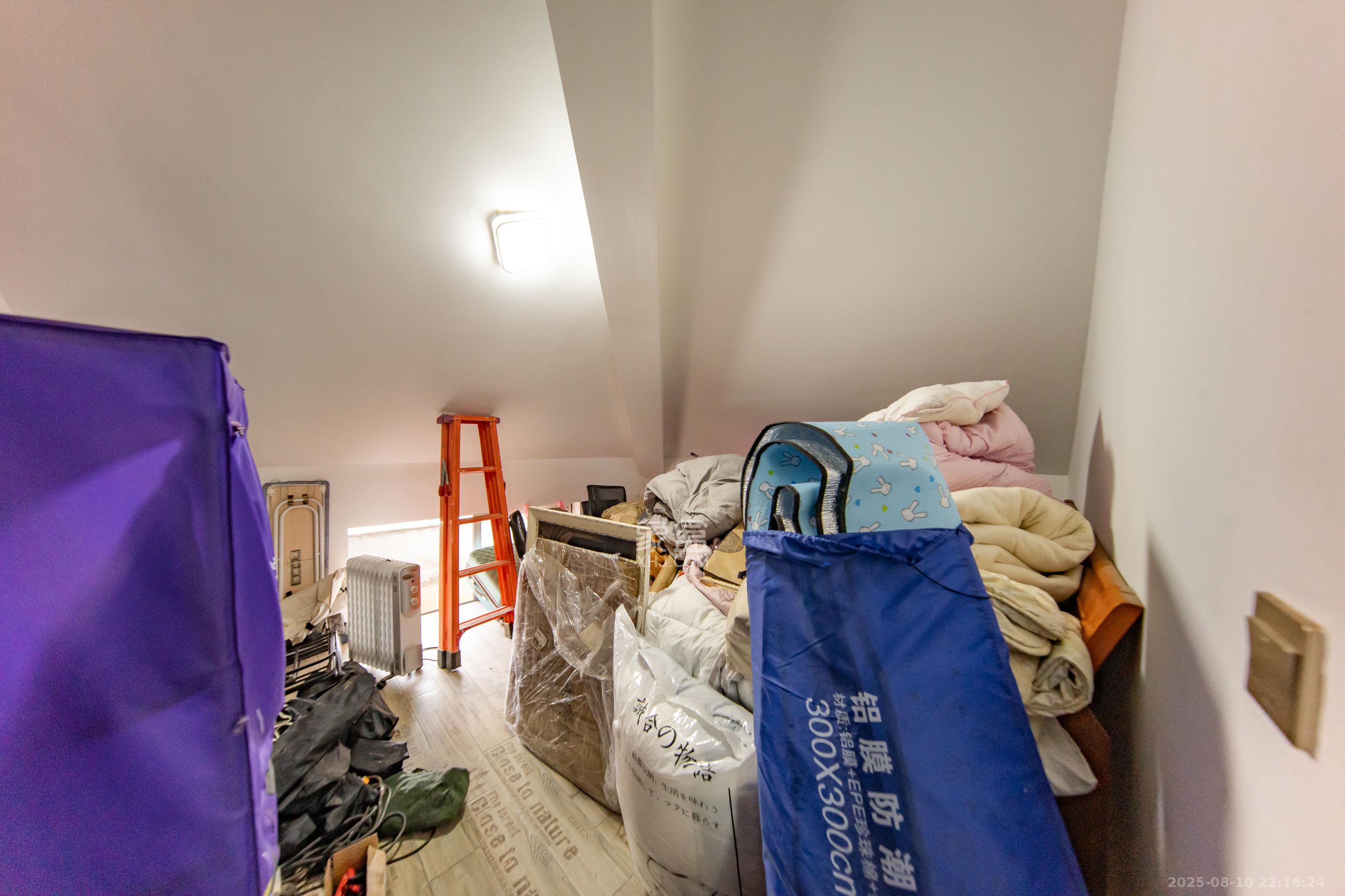 含浦家苑  5室2厅2卫    64.8万卧室