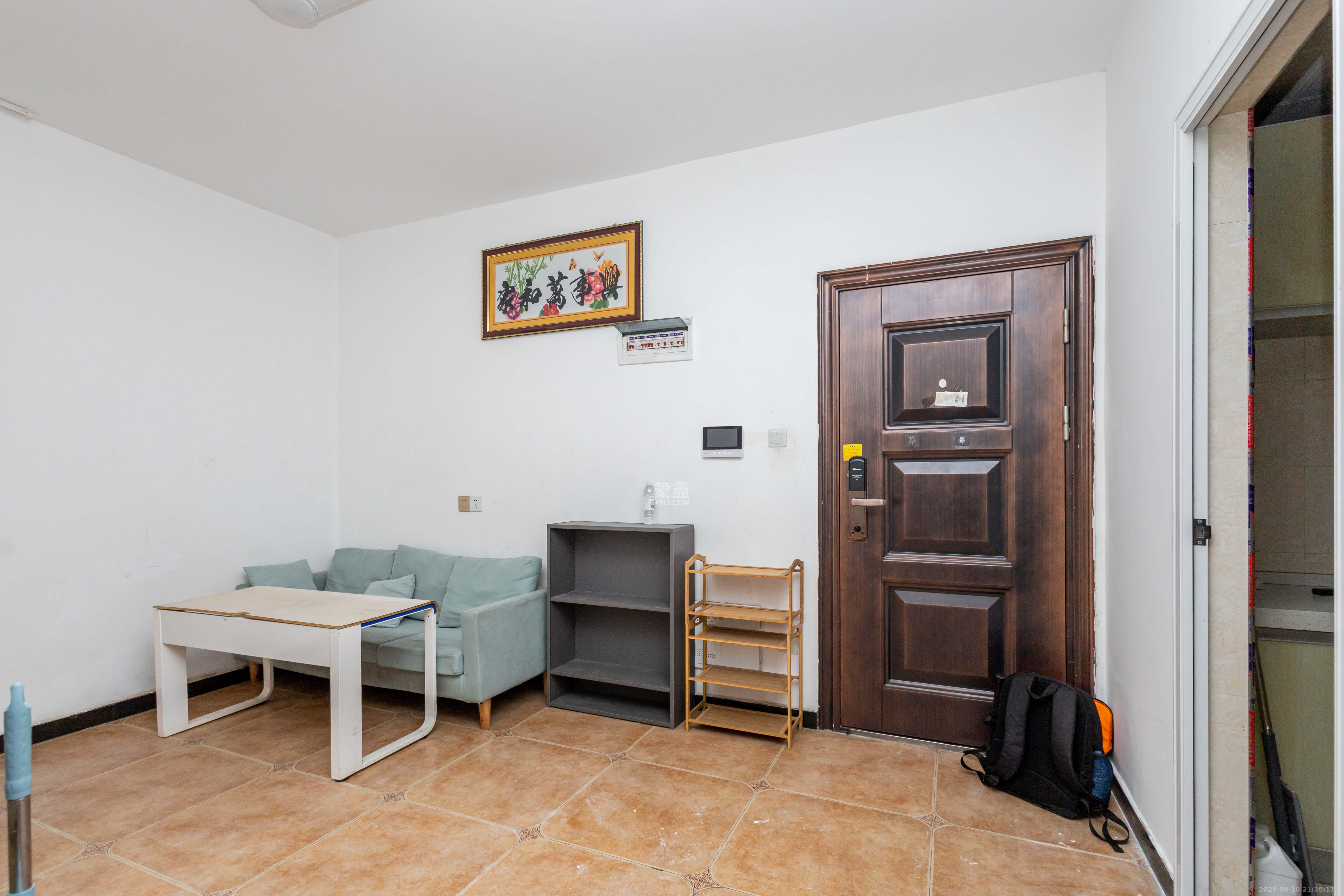 爵世名邸东湖(东湖壹号企业总部基地)  2室2厅1卫    49.99万 爵世名邸东湖(东湖壹号企业总部基地)  2室2厅1卫    49.99万客厅