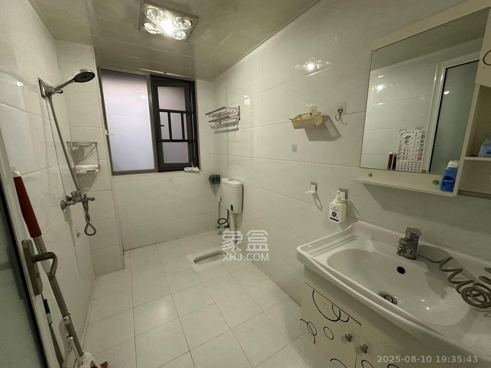 怡海星城  3室2厅2卫   2500.00元/月室内图