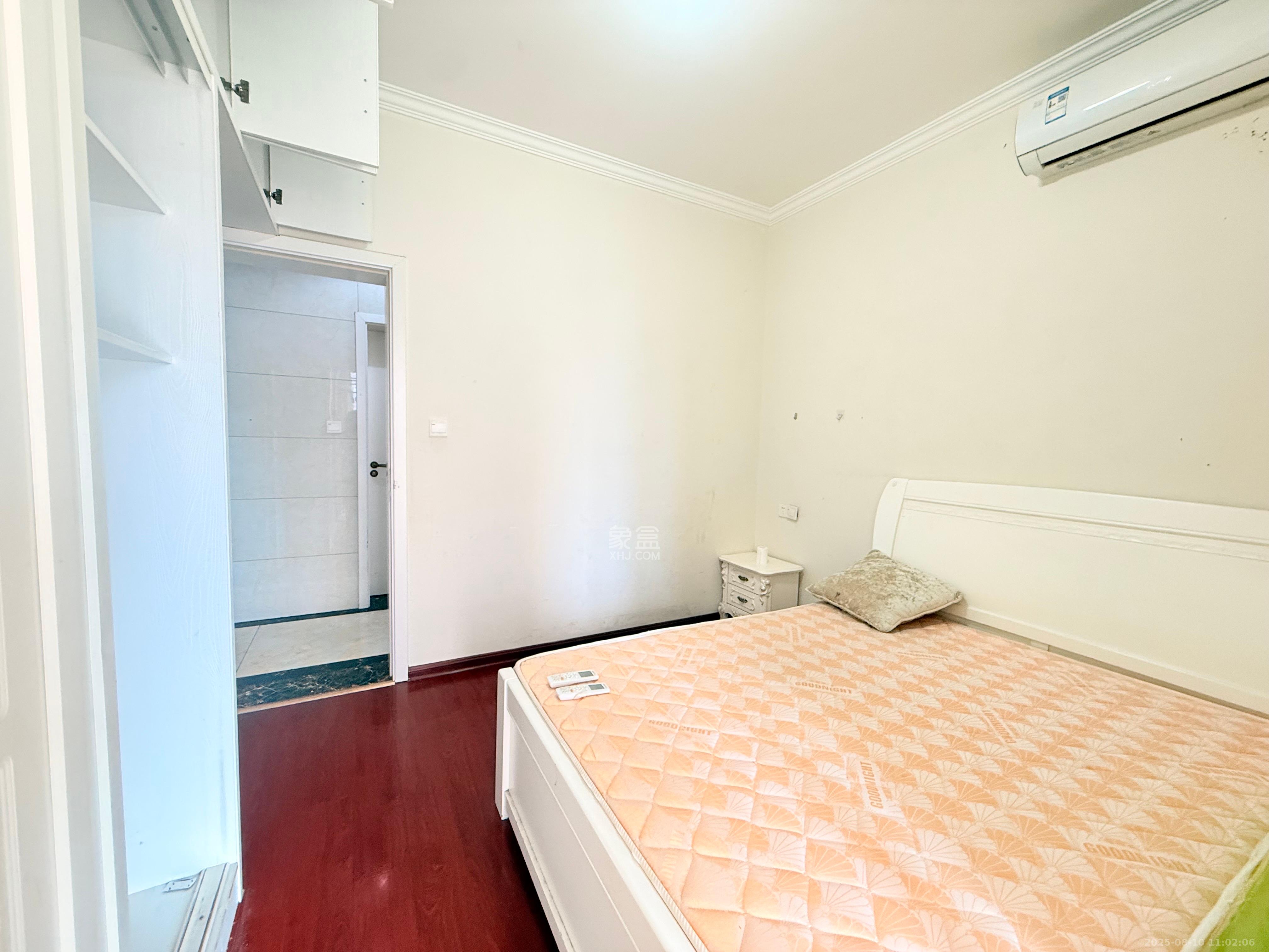 万里时代 4室2厅2卫 3200.0元/月 万里时代 4室2厅2卫 3200.0元/月室内图