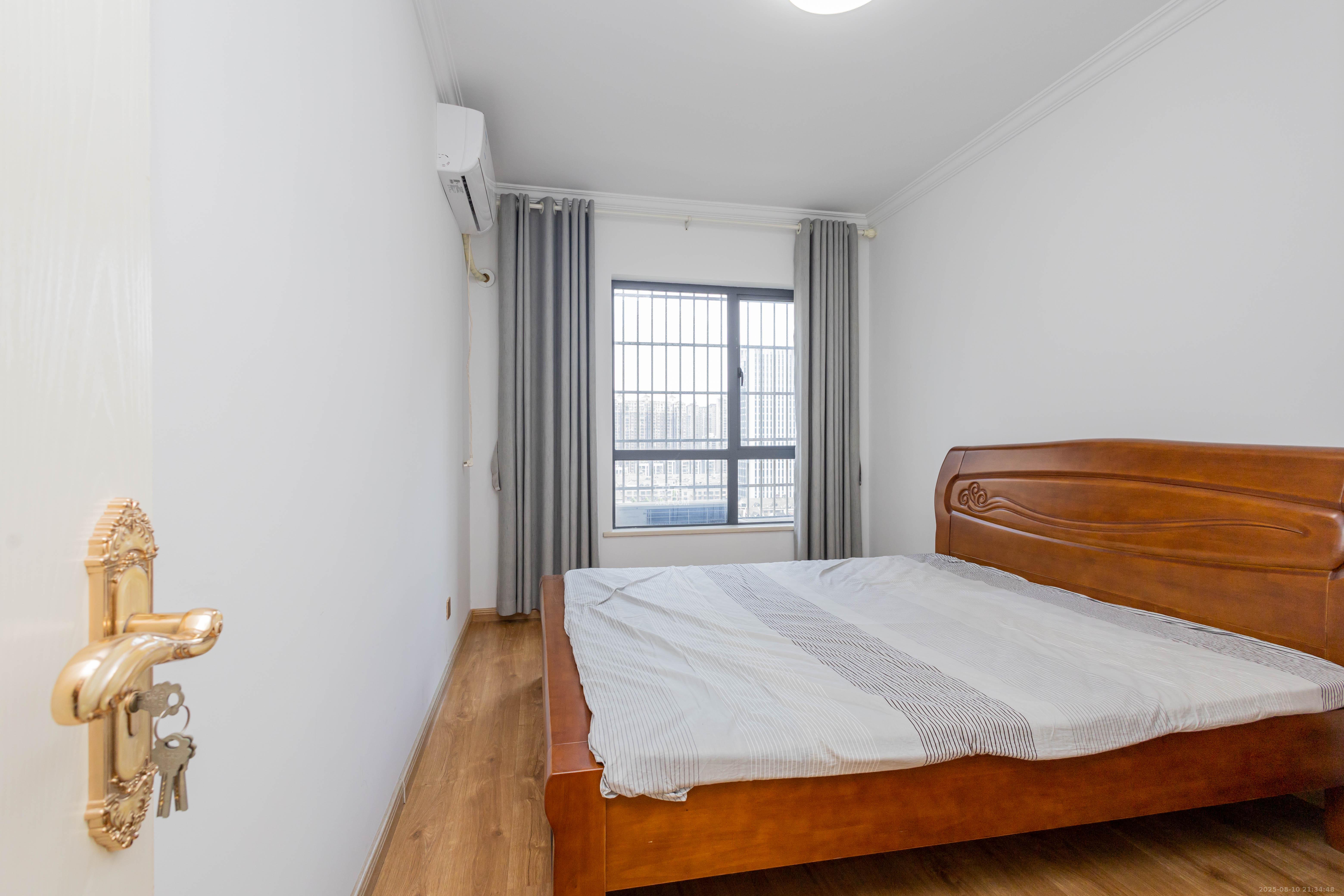 中国铁建国际城二期  4室2厅2卫    89.8万卧室