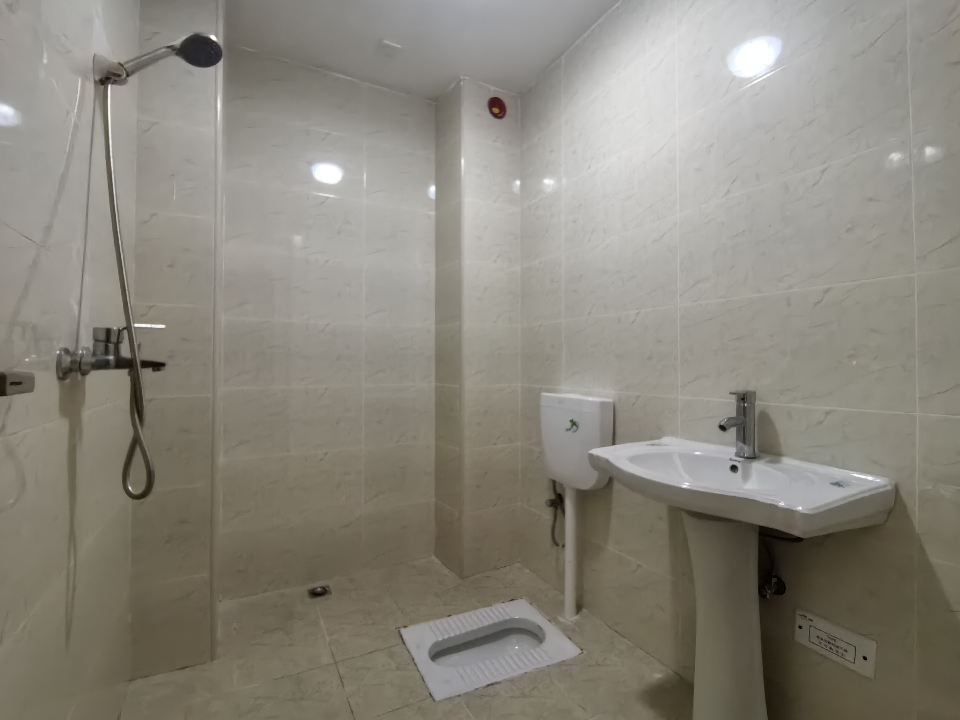 龙城新景  1室1厅1卫    2000.0元/月 龙城新景  1室1厅1卫    2000.0元/月室内图