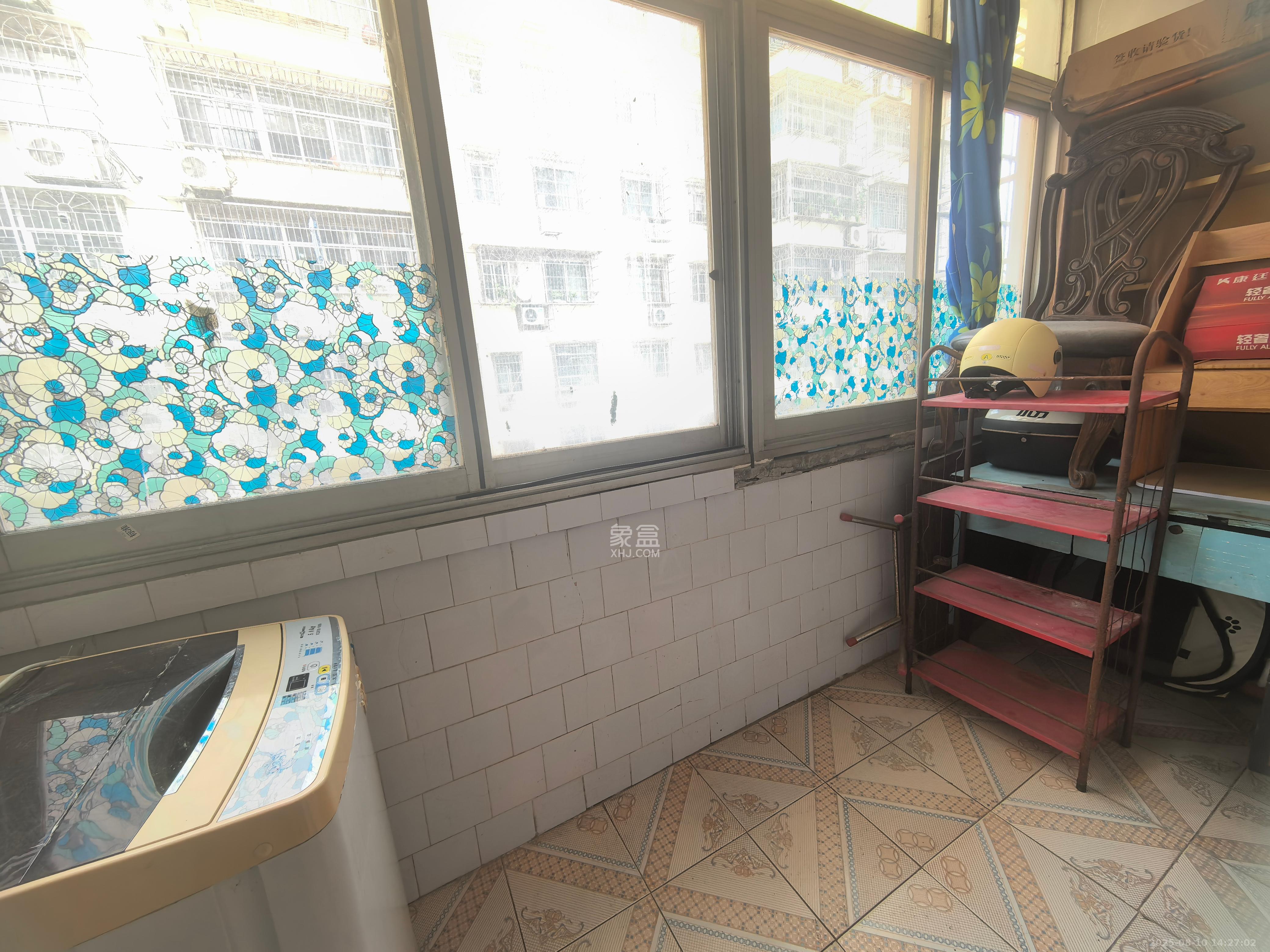 群力里小区 1室1厅1卫 1300.0元/月 群力里小区 1室1厅1卫 1300.0元/月室内图