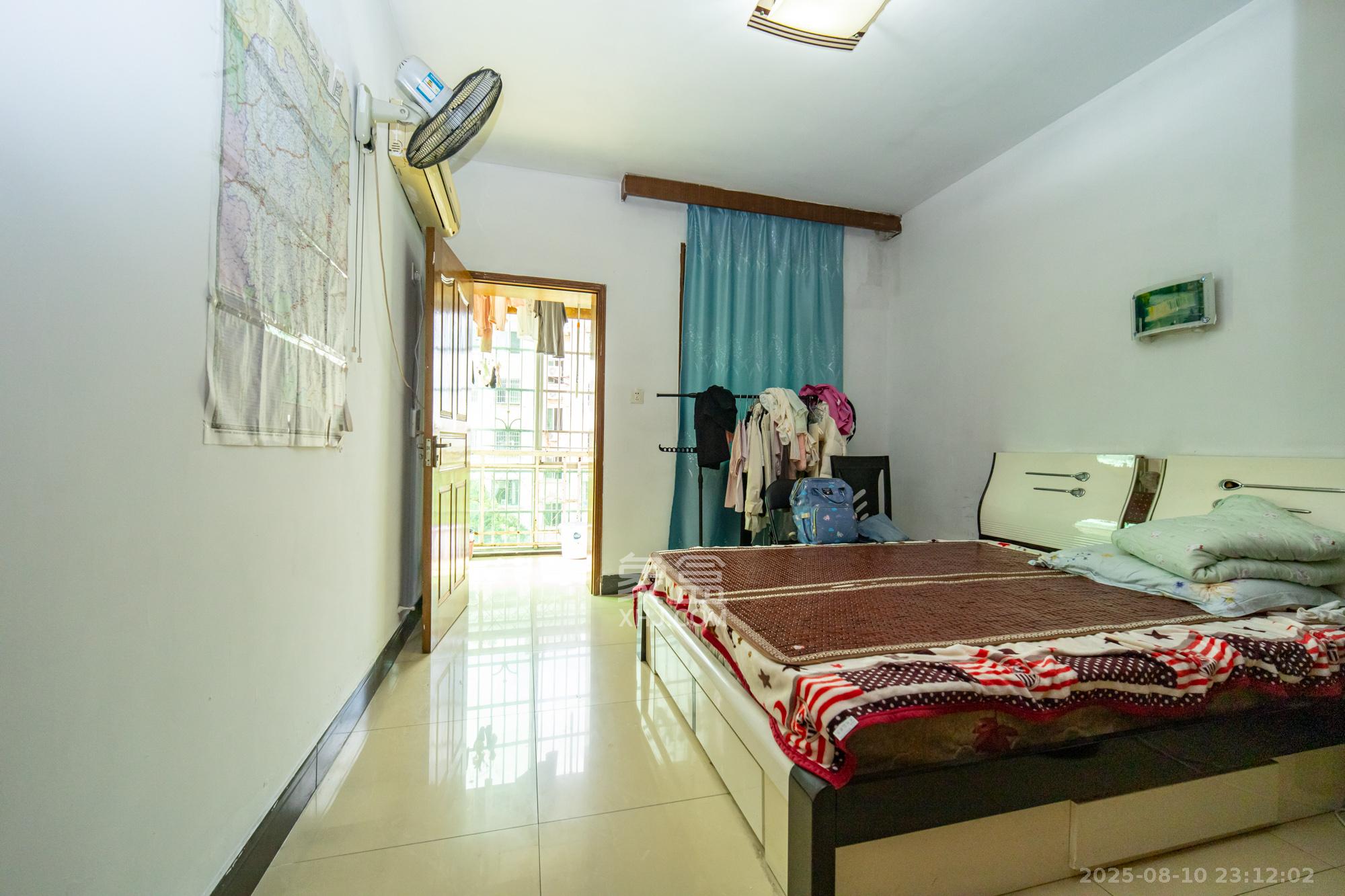 中南汽车世界  2室2厅1卫    26.8万卧室