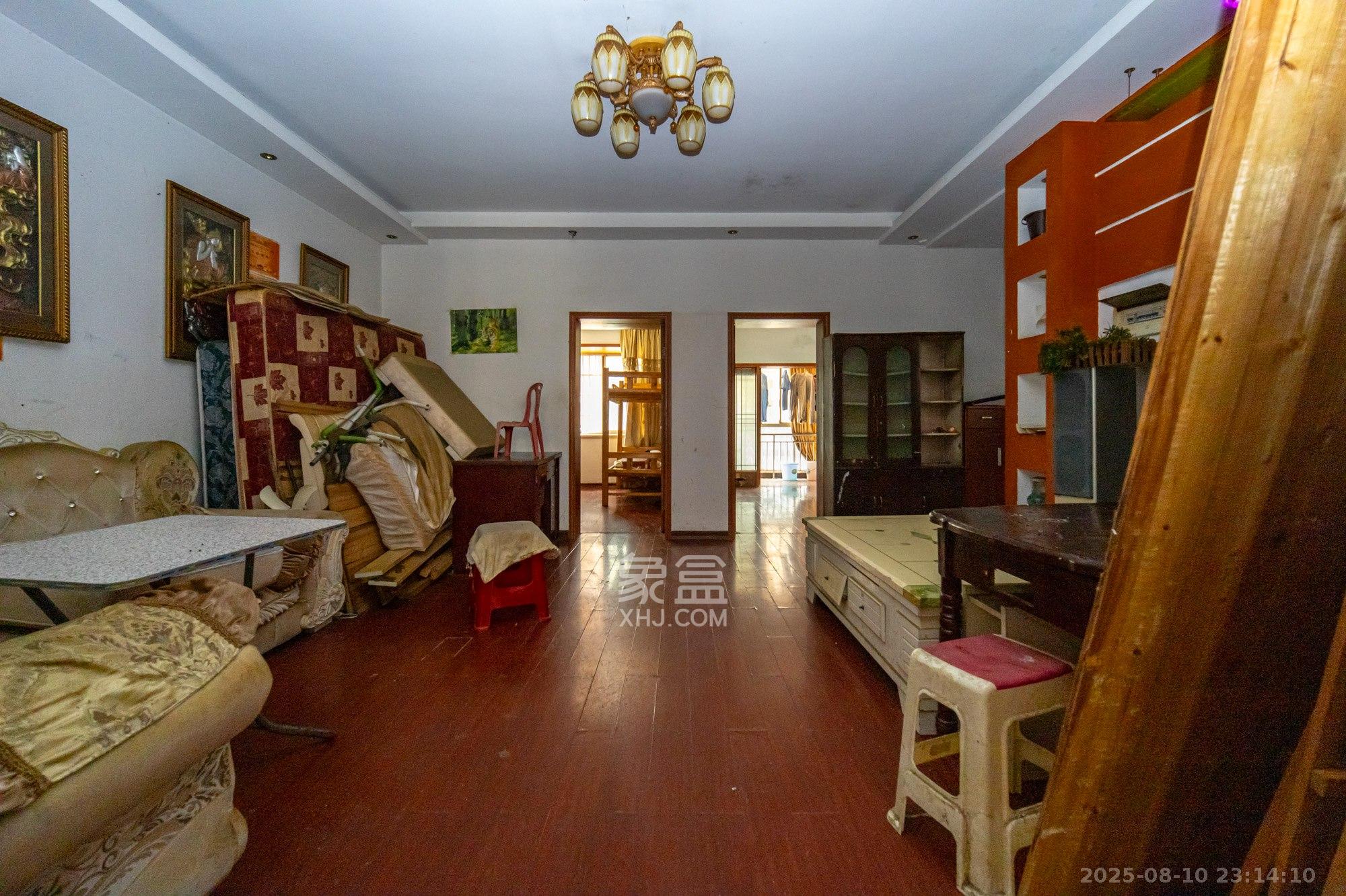 湘绣城  2室2厅1卫    36.8万 湘绣城  2室2厅1卫    36.8万客厅