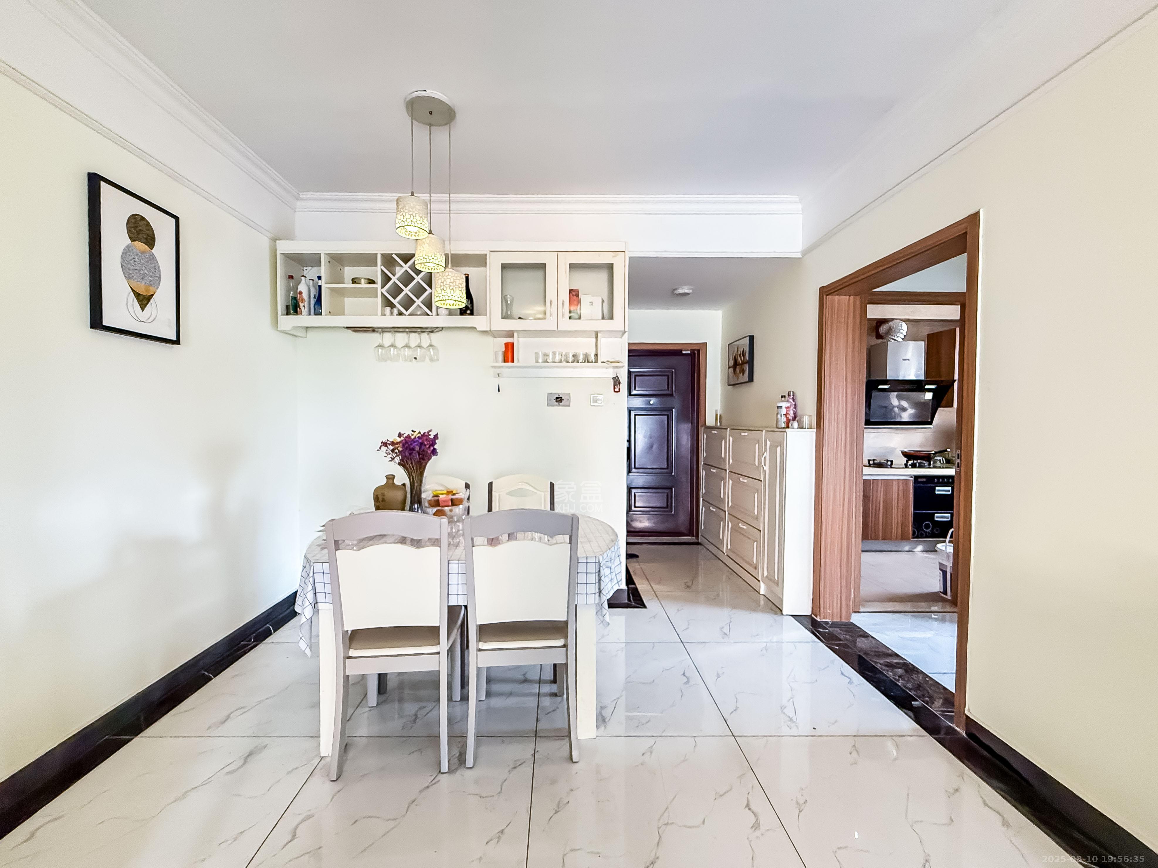 麓谷小镇  3室2厅1卫    58.5万 麓谷小镇  3室2厅1卫    58.5万客厅