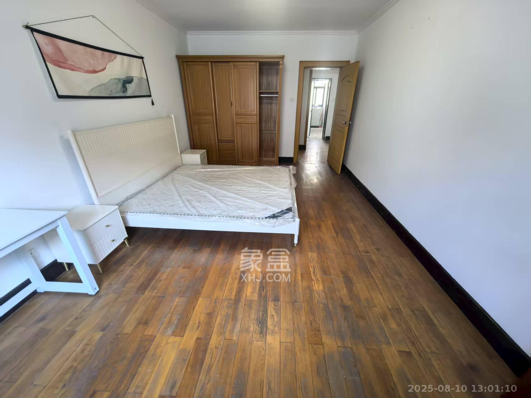 临江花园  4室2厅1卫    4300.0元/月室内图