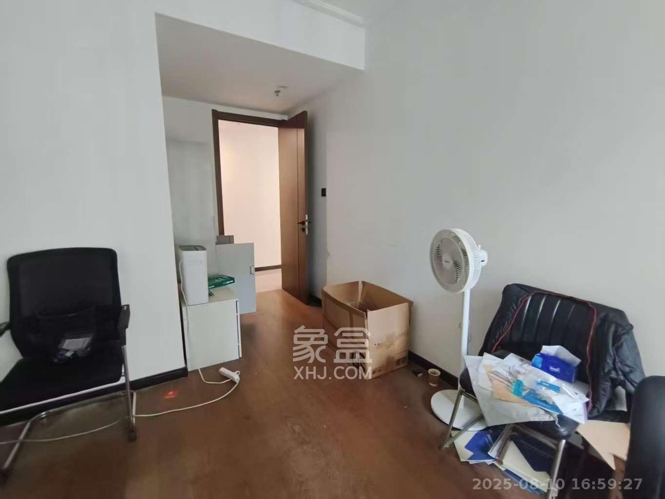 卓越中寰  4室2厅2卫   4600.00元/月室内图