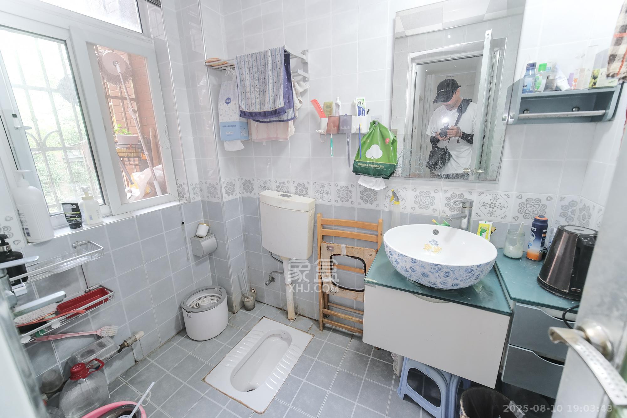 山水湾  3室2厅1卫    59.8万卫生间