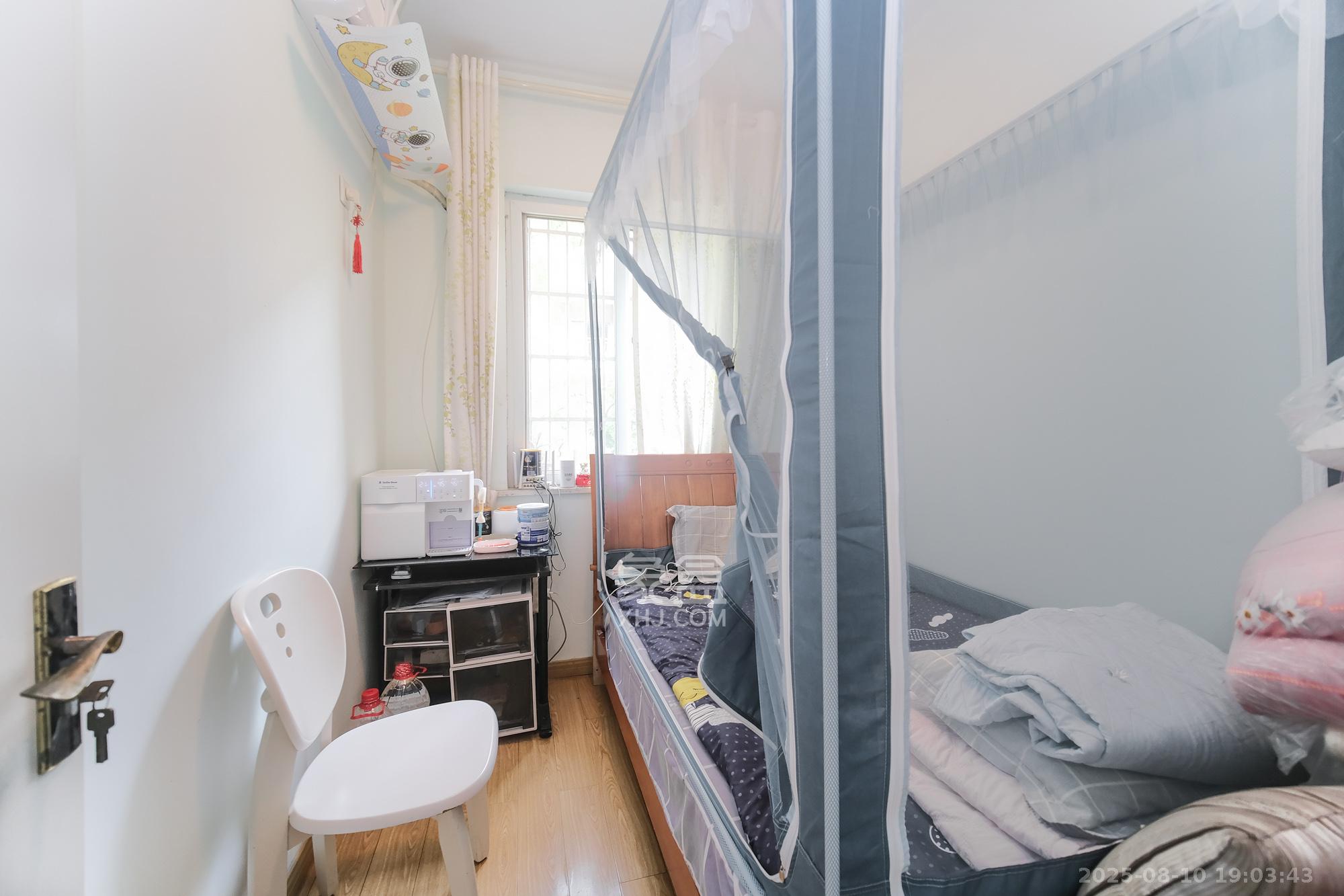 山水湾  3室2厅1卫    59.8万卧室